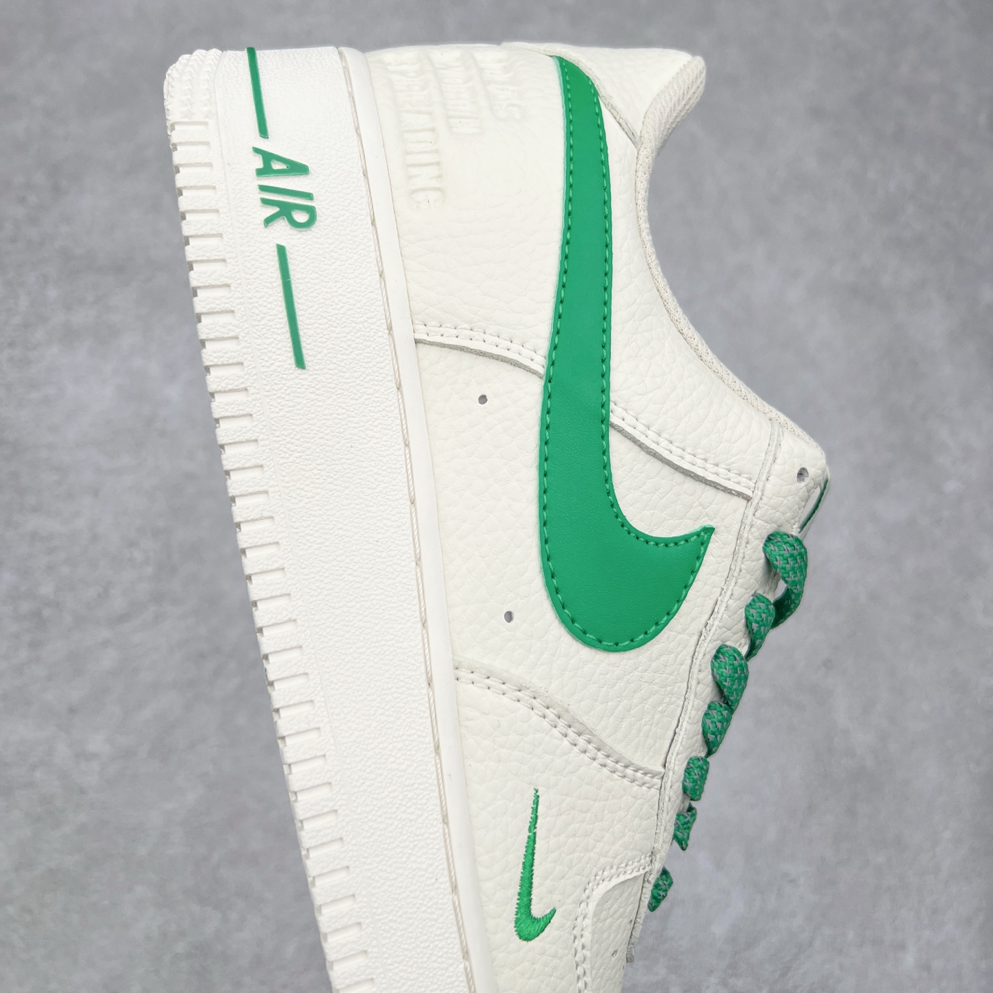 图片[6]-NK Air Force 1´07 Low 空军一号低帮百搭休闲运动板鞋 NO0244-027 柔软、弹性十足的缓震性能和出色的中底设计 横跨复古与现代的外型结合 造就出风靡全球 三十多年的Force 1 直到今天还深受青睐 实拍调校N版已经零色差零失真 百分百还原实物色彩所见即所得 不存在货不对板色差等低级问题 选购参考实物拍摄 不混卖不参货 只用心做好货严格选品 承诺混一赔十 尺码：36 36.5 37.5 38 38.5 39 40 40.5 41 42 42.5 43 44 44.5 45-选品中心