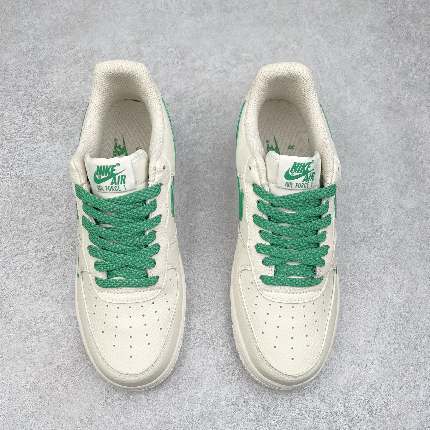 图片[2]-NK Air Force 1´07 Low 空军一号低帮百搭休闲运动板鞋 NO0244-027 柔软、弹性十足的缓震性能和出色的中底设计 横跨复古与现代的外型结合 造就出风靡全球 三十多年的Force 1 直到今天还深受青睐 实拍调校N版已经零色差零失真 百分百还原实物色彩所见即所得 不存在货不对板色差等低级问题 选购参考实物拍摄 不混卖不参货 只用心做好货严格选品 承诺混一赔十 尺码：36 36.5 37.5 38 38.5 39 40 40.5 41 42 42.5 43 44 44.5 45-选品中心