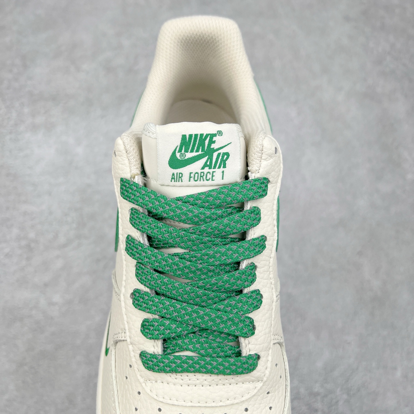 图片[5]-NK Air Force 1´07 Low 空军一号低帮百搭休闲运动板鞋 NO0244-027 柔软、弹性十足的缓震性能和出色的中底设计 横跨复古与现代的外型结合 造就出风靡全球 三十多年的Force 1 直到今天还深受青睐 实拍调校N版已经零色差零失真 百分百还原实物色彩所见即所得 不存在货不对板色差等低级问题 选购参考实物拍摄 不混卖不参货 只用心做好货严格选品 承诺混一赔十 尺码：36 36.5 37.5 38 38.5 39 40 40.5 41 42 42.5 43 44 44.5 45-选品中心