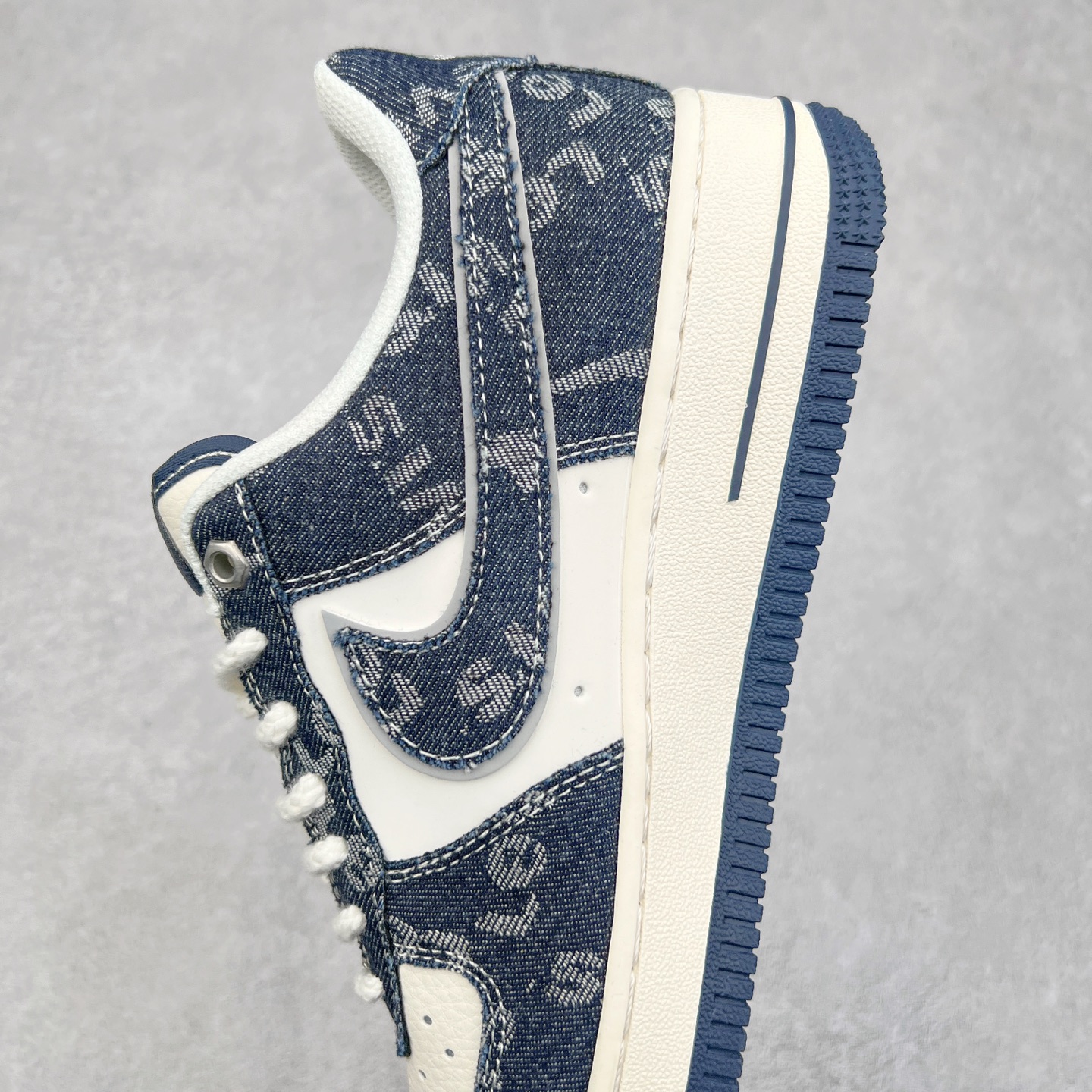 图片[7]-NK Air Force 1´07 Low 空军一号低帮百搭休闲运动板鞋 SJ6698-002 柔软、弹性十足的缓震性能和出色的中底设计 横跨复古与现代的外型结合 造就出风靡全球 三十多年的Force 1 直到今天还深受青睐 实拍调校N版已经零色差零失真 百分百还原实物色彩所见即所得 不存在货不对板色差等低级问题 选购参考实物拍摄 不混卖不参货 只用心做好货严格选品 承诺混一赔十 尺码：36 36.5 37.5 38 38.5 39 40 40.5 41 42 42.5 43 44 44.5 45-选品中心