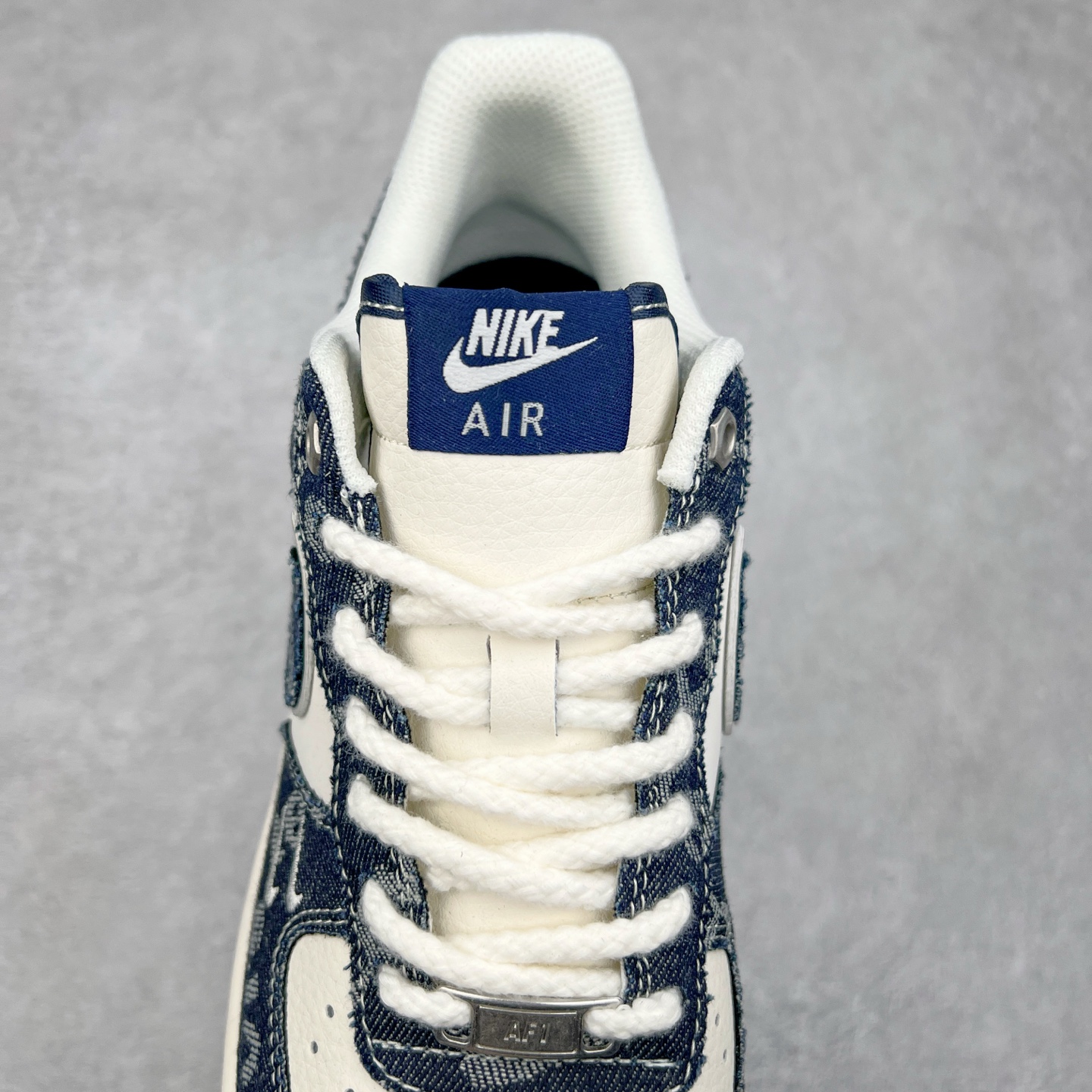 图片[5]-NK Air Force 1´07 Low 空军一号低帮百搭休闲运动板鞋 SJ6698-002 柔软、弹性十足的缓震性能和出色的中底设计 横跨复古与现代的外型结合 造就出风靡全球 三十多年的Force 1 直到今天还深受青睐 实拍调校N版已经零色差零失真 百分百还原实物色彩所见即所得 不存在货不对板色差等低级问题 选购参考实物拍摄 不混卖不参货 只用心做好货严格选品 承诺混一赔十 尺码：36 36.5 37.5 38 38.5 39 40 40.5 41 42 42.5 43 44 44.5 45-选品中心