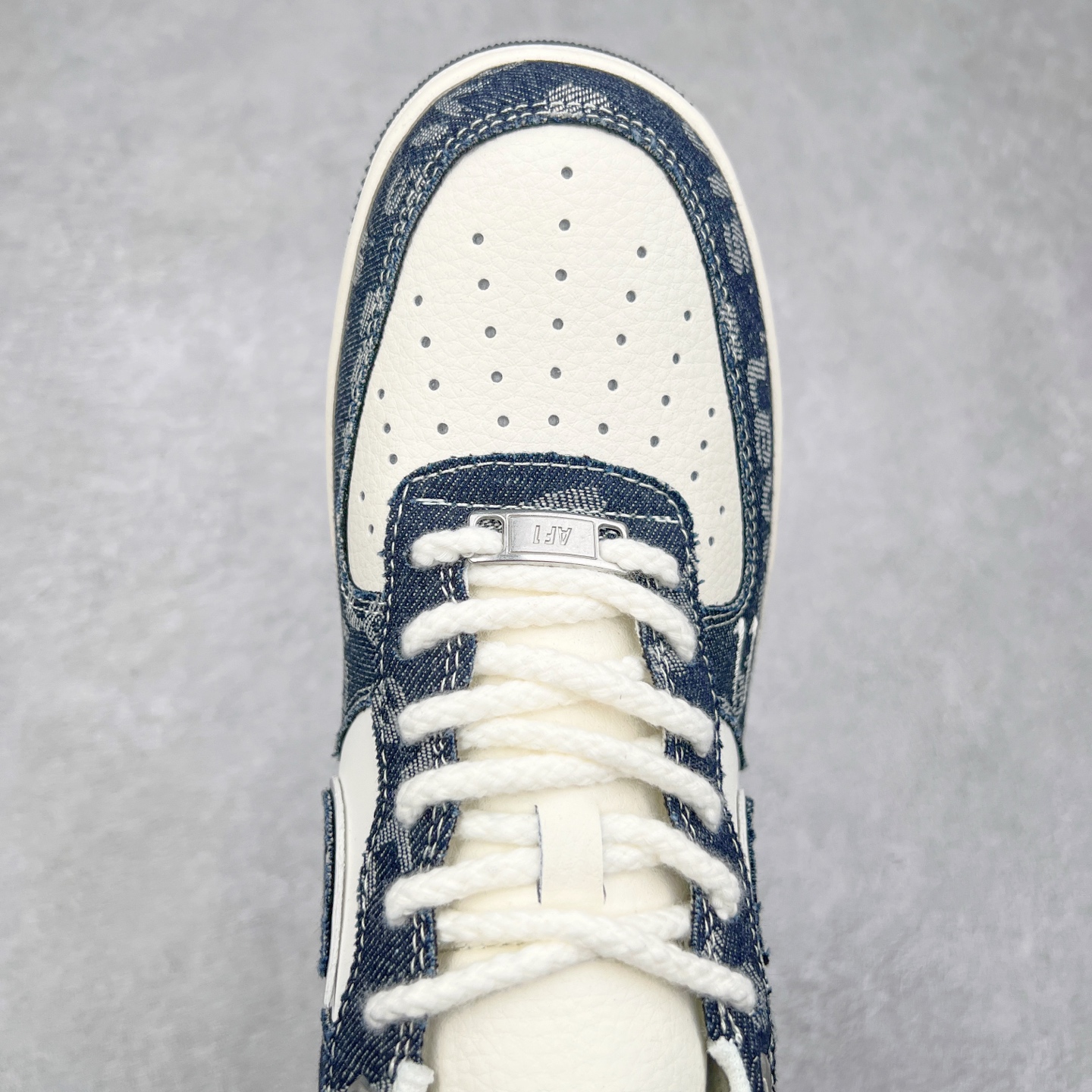 图片[4]-NK Air Force 1´07 Low 空军一号低帮百搭休闲运动板鞋 SJ6698-002 柔软、弹性十足的缓震性能和出色的中底设计 横跨复古与现代的外型结合 造就出风靡全球 三十多年的Force 1 直到今天还深受青睐 实拍调校N版已经零色差零失真 百分百还原实物色彩所见即所得 不存在货不对板色差等低级问题 选购参考实物拍摄 不混卖不参货 只用心做好货严格选品 承诺混一赔十 尺码：36 36.5 37.5 38 38.5 39 40 40.5 41 42 42.5 43 44 44.5 45-选品中心