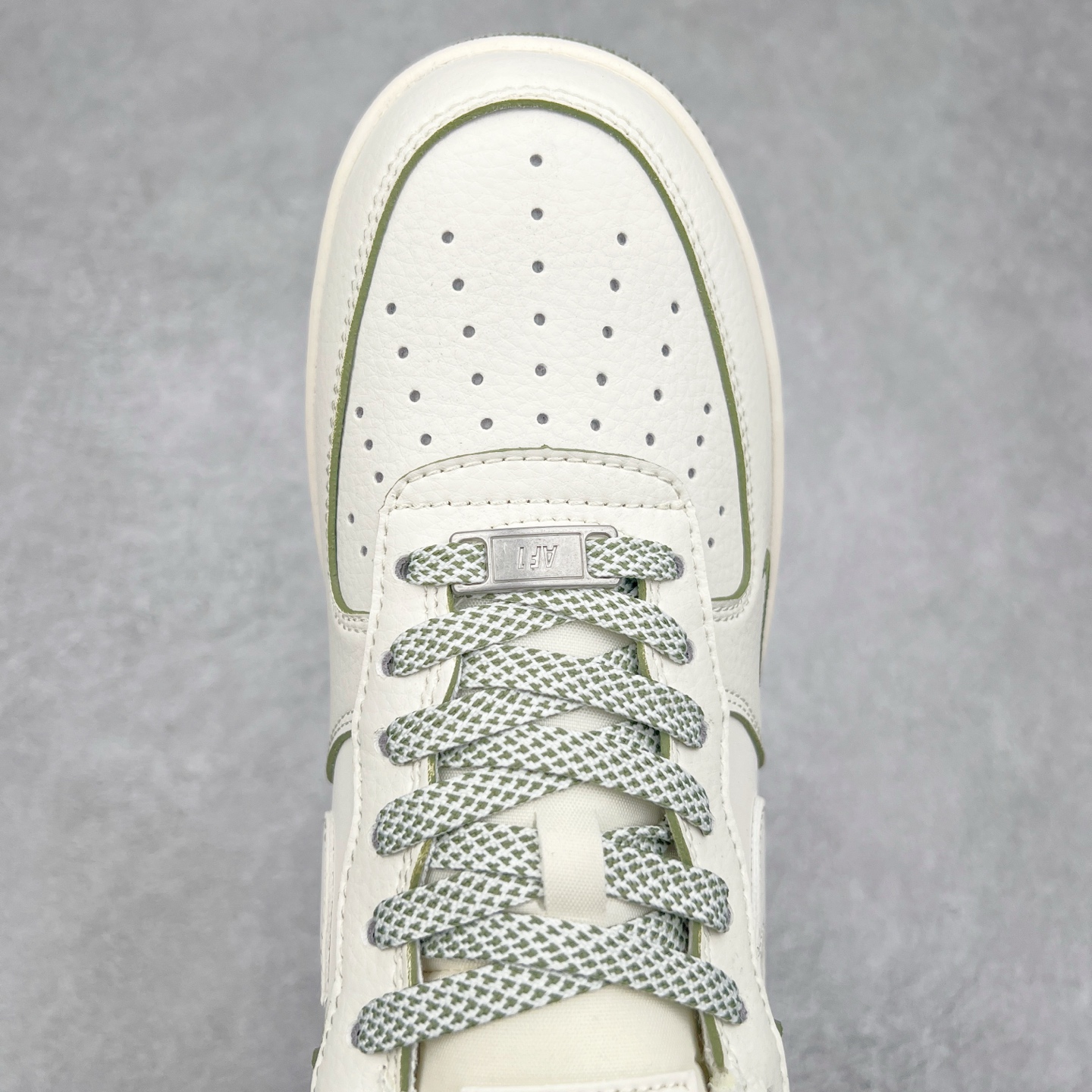 图片[4]-NK Air Force 1´07 Low 空军一号低帮百搭休闲运动板鞋 XZ1996-527 柔软、弹性十足的缓震性能和出色的中底设计 横跨复古与现代的外型结合 造就出风靡全球 三十多年的Force 1 直到今天还深受青睐 实拍调校N版已经零色差零失真 百分百还原实物色彩所见即所得 不存在货不对板色差等低级问题 选购参考实物拍摄 不混卖不参货 只用心做好货严格选品 承诺混一赔十 尺码：36 36.5 37.5 38 38.5 39 40 40.5 41 42 42.5 43 44 44.5 45-选品中心