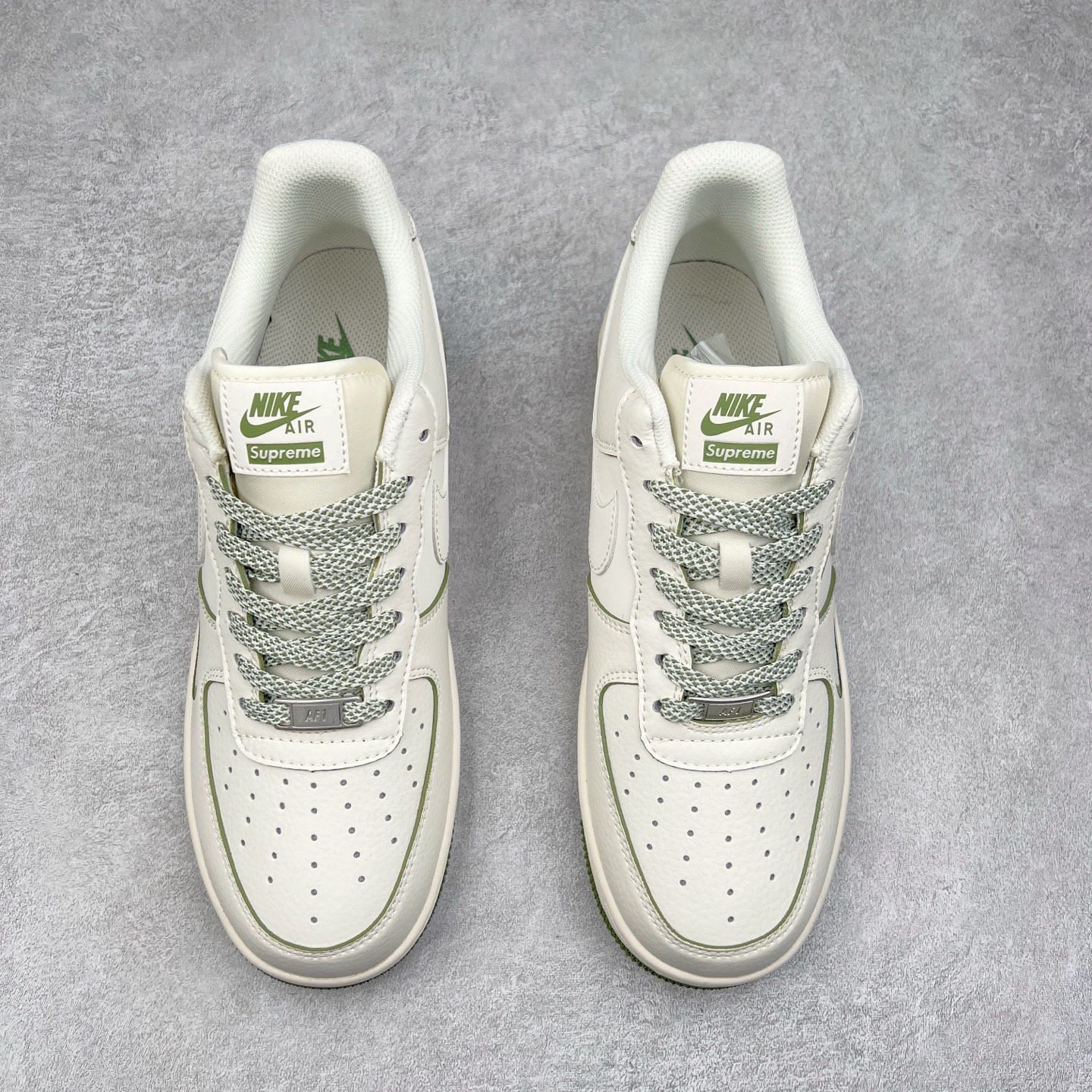 图片[2]-NK Air Force 1´07 Low 空军一号低帮百搭休闲运动板鞋 XZ1996-527 柔软、弹性十足的缓震性能和出色的中底设计 横跨复古与现代的外型结合 造就出风靡全球 三十多年的Force 1 直到今天还深受青睐 实拍调校N版已经零色差零失真 百分百还原实物色彩所见即所得 不存在货不对板色差等低级问题 选购参考实物拍摄 不混卖不参货 只用心做好货严格选品 承诺混一赔十 尺码：36 36.5 37.5 38 38.5 39 40 40.5 41 42 42.5 43 44 44.5 45-选品中心