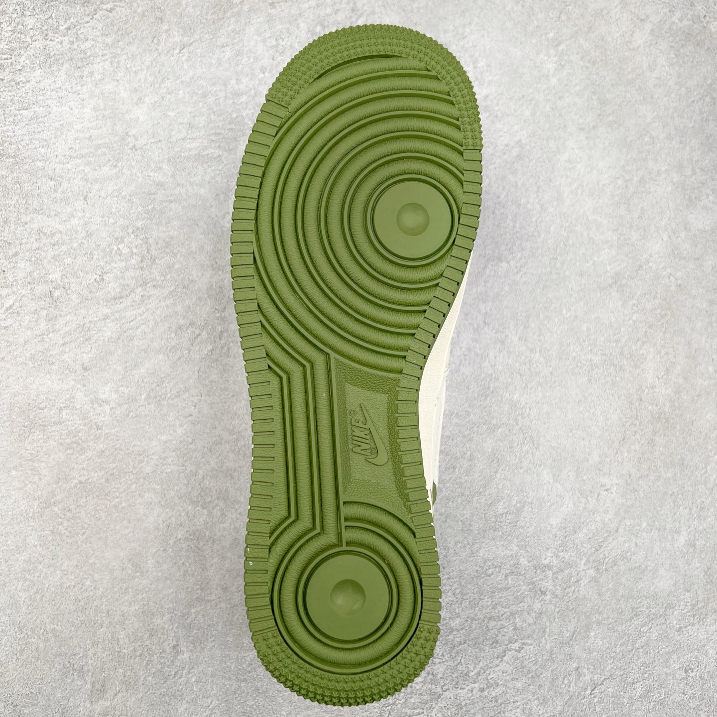 图片[9]-NK Air Force 1´07 Low 空军一号低帮百搭休闲运动板鞋 XZ1996-527 柔软、弹性十足的缓震性能和出色的中底设计 横跨复古与现代的外型结合 造就出风靡全球 三十多年的Force 1 直到今天还深受青睐 实拍调校N版已经零色差零失真 百分百还原实物色彩所见即所得 不存在货不对板色差等低级问题 选购参考实物拍摄 不混卖不参货 只用心做好货严格选品 承诺混一赔十 尺码：36 36.5 37.5 38 38.5 39 40 40.5 41 42 42.5 43 44 44.5 45-选品中心