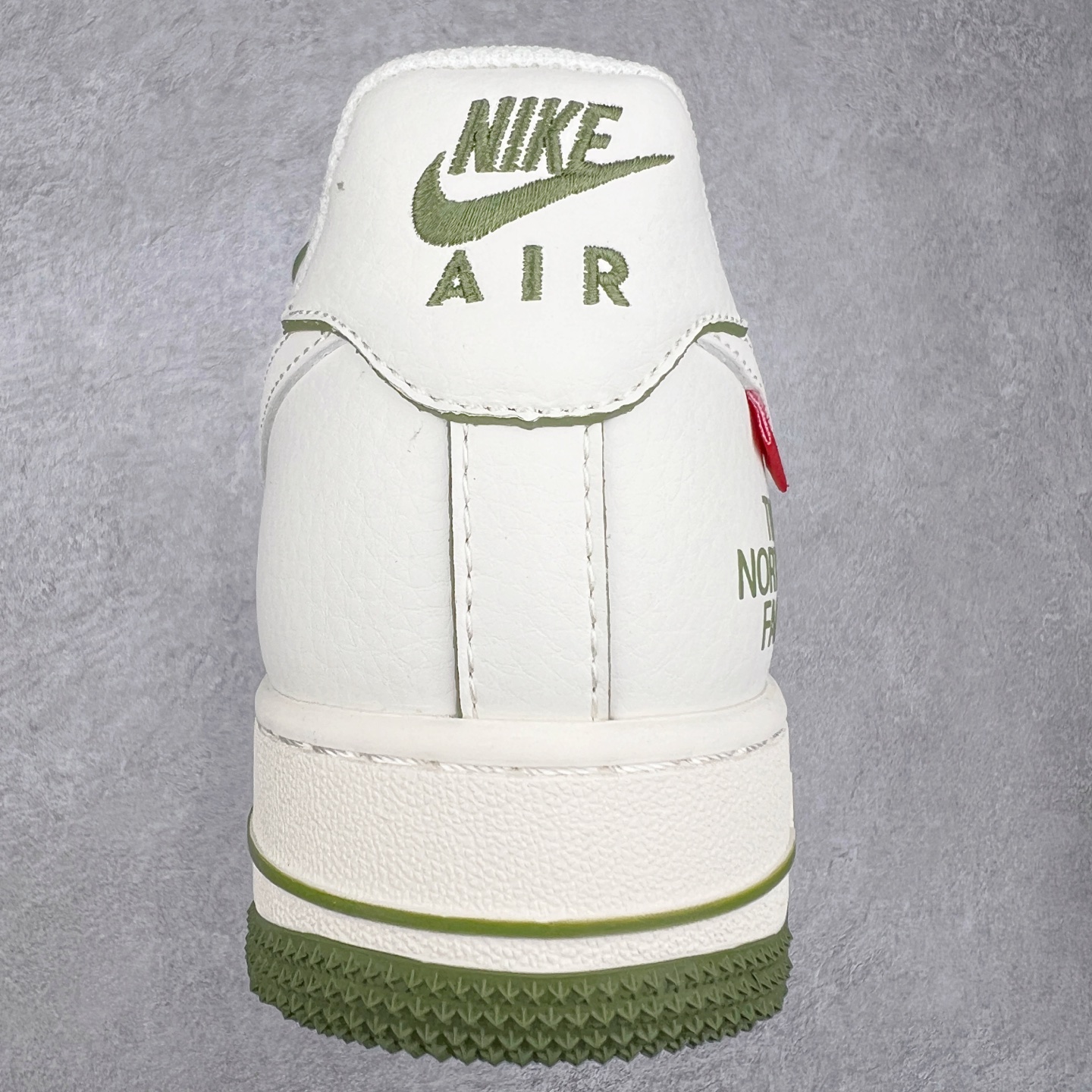 图片[8]-NK Air Force 1´07 Low 空军一号低帮百搭休闲运动板鞋 XZ1996-527 柔软、弹性十足的缓震性能和出色的中底设计 横跨复古与现代的外型结合 造就出风靡全球 三十多年的Force 1 直到今天还深受青睐 实拍调校N版已经零色差零失真 百分百还原实物色彩所见即所得 不存在货不对板色差等低级问题 选购参考实物拍摄 不混卖不参货 只用心做好货严格选品 承诺混一赔十 尺码：36 36.5 37.5 38 38.5 39 40 40.5 41 42 42.5 43 44 44.5 45-选品中心