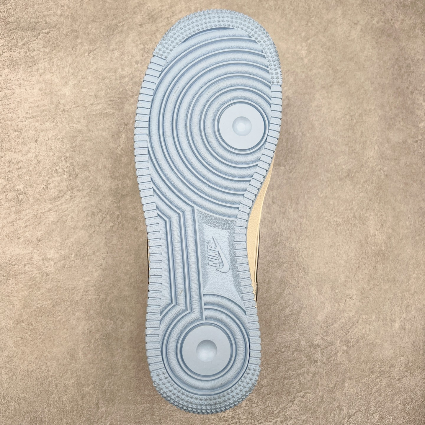 图片[9]-NK Air Force 1´07 Low 空军一号低帮百搭休闲运动板鞋 XS1958-517 柔软、弹性十足的缓震性能和出色的中底设计 横跨复古与现代的外型结合 造就出风靡全球 三十多年的Force 1 直到今天还深受青睐 实拍调校N版已经零色差零失真 百分百还原实物色彩所见即所得 不存在货不对板色差等低级问题 选购参考实物拍摄 不混卖不参货 只用心做好货严格选品 承诺混一赔十 尺码：36 36.5 37.5 38 38.5 39 40 40.5 41 42 42.5 43 44 44.5 45-选品中心