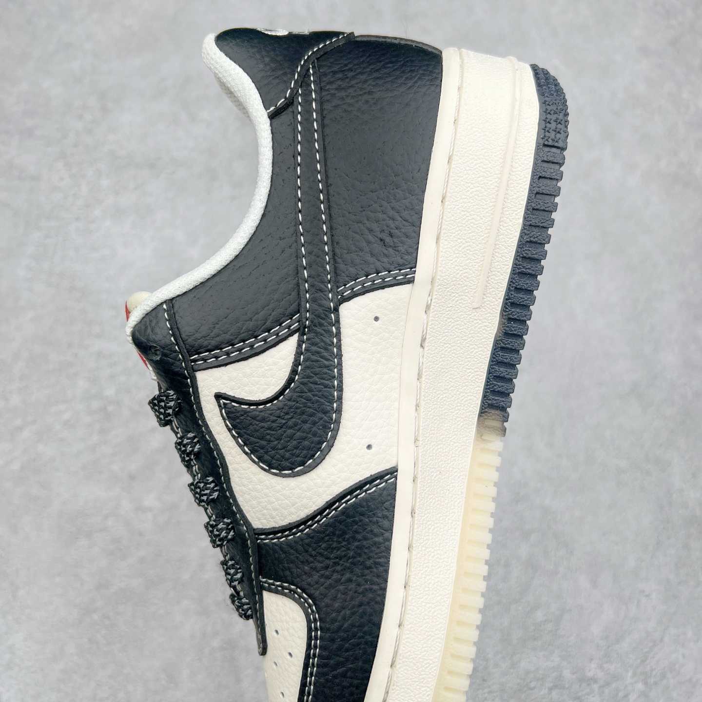 图片[7]-NK Air Force 1´07 Low 空军一号低帮百搭休闲运动板鞋 HH7518-004 柔软、弹性十足的缓震性能和出色的中底设计 横跨复古与现代的外型结合 造就出风靡全球 三十多年的Force 1 直到今天还深受青睐 实拍调校N版已经零色差零失真 百分百还原实物色彩所见即所得 不存在货不对板色差等低级问题 选购参考实物拍摄 不混卖不参货 只用心做好货严格选品 承诺混一赔十 尺码：36 36.5 37.5 38 38.5 39 40 40.5 41 42 42.5 43 44 44.5 45-选品中心