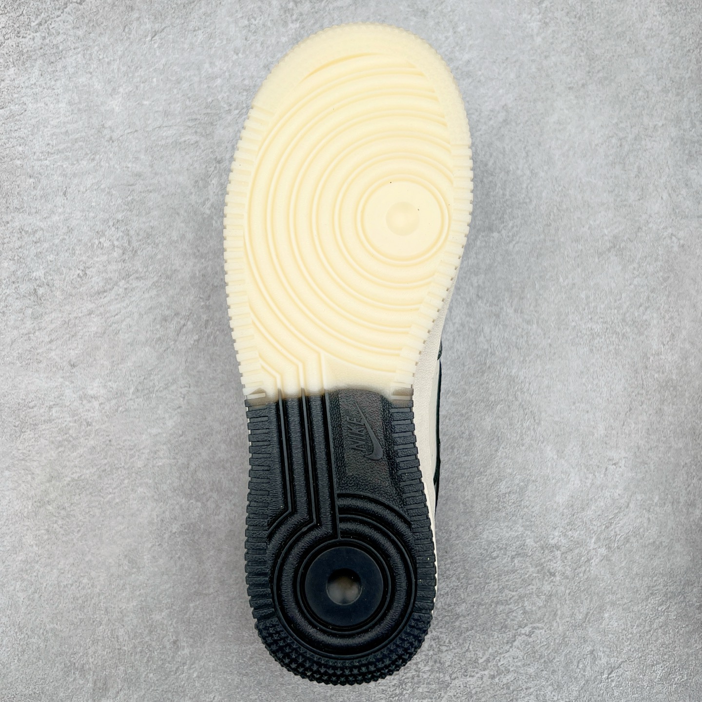 图片[9]-NK Air Force 1´07 Low 空军一号低帮百搭休闲运动板鞋 HH7518-004 柔软、弹性十足的缓震性能和出色的中底设计 横跨复古与现代的外型结合 造就出风靡全球 三十多年的Force 1 直到今天还深受青睐 实拍调校N版已经零色差零失真 百分百还原实物色彩所见即所得 不存在货不对板色差等低级问题 选购参考实物拍摄 不混卖不参货 只用心做好货严格选品 承诺混一赔十 尺码：36 36.5 37.5 38 38.5 39 40 40.5 41 42 42.5 43 44 44.5 45-选品中心