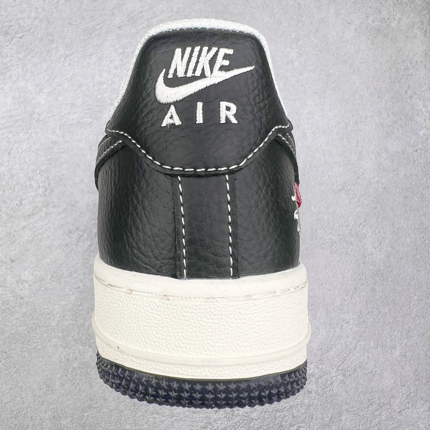 图片[8]-NK Air Force 1´07 Low 空军一号低帮百搭休闲运动板鞋 HH7518-004 柔软、弹性十足的缓震性能和出色的中底设计 横跨复古与现代的外型结合 造就出风靡全球 三十多年的Force 1 直到今天还深受青睐 实拍调校N版已经零色差零失真 百分百还原实物色彩所见即所得 不存在货不对板色差等低级问题 选购参考实物拍摄 不混卖不参货 只用心做好货严格选品 承诺混一赔十 尺码：36 36.5 37.5 38 38.5 39 40 40.5 41 42 42.5 43 44 44.5 45-选品中心