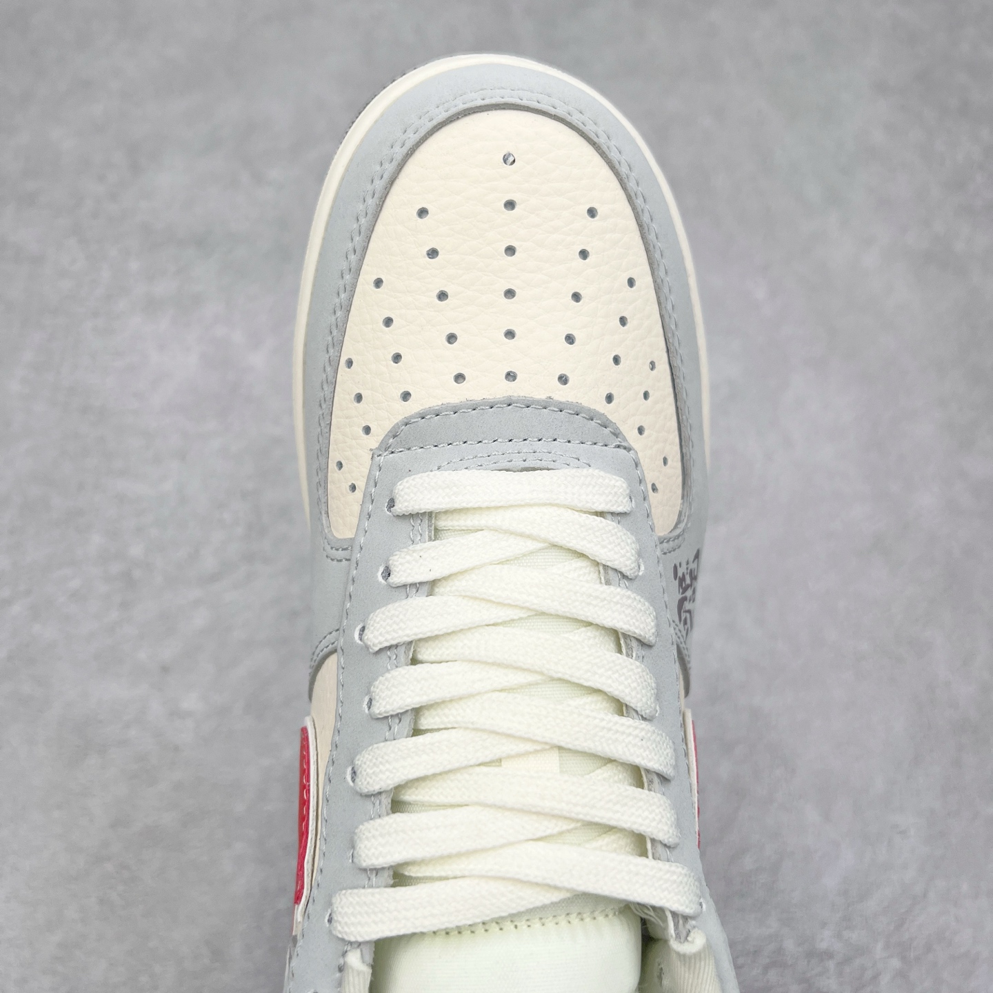 图片[4]-NK Air Force 1´07 Low 空军一号低帮百搭休闲运动板鞋 DF0188-046 柔软、弹性十足的缓震性能和出色的中底设计 横跨复古与现代的外型结合 造就出风靡全球 三十多年的Force 1 直到今天还深受青睐 实拍调校N版已经零色差零失真 百分百还原实物色彩所见即所得 不存在货不对板色差等低级问题 选购参考实物拍摄 不混卖不参货 只用心做好货严格选品 承诺混一赔十 尺码：36 36.5 37.5 38 38.5 39 40 40.5 41 42 42.5 43 44 44.5 45-选品中心