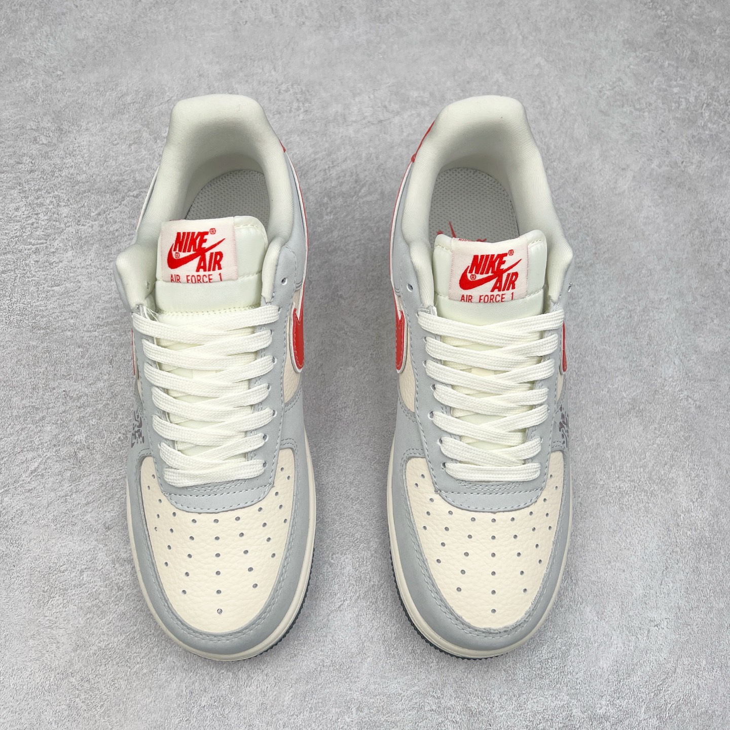 图片[2]-NK Air Force 1´07 Low 空军一号低帮百搭休闲运动板鞋 DF0188-046 柔软、弹性十足的缓震性能和出色的中底设计 横跨复古与现代的外型结合 造就出风靡全球 三十多年的Force 1 直到今天还深受青睐 实拍调校N版已经零色差零失真 百分百还原实物色彩所见即所得 不存在货不对板色差等低级问题 选购参考实物拍摄 不混卖不参货 只用心做好货严格选品 承诺混一赔十 尺码：36 36.5 37.5 38 38.5 39 40 40.5 41 42 42.5 43 44 44.5 45-选品中心