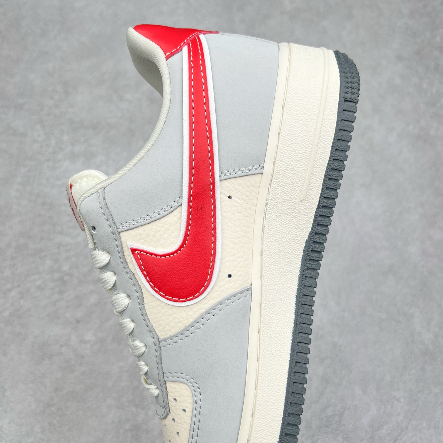 图片[7]-NK Air Force 1´07 Low 空军一号低帮百搭休闲运动板鞋 DF0188-046 柔软、弹性十足的缓震性能和出色的中底设计 横跨复古与现代的外型结合 造就出风靡全球 三十多年的Force 1 直到今天还深受青睐 实拍调校N版已经零色差零失真 百分百还原实物色彩所见即所得 不存在货不对板色差等低级问题 选购参考实物拍摄 不混卖不参货 只用心做好货严格选品 承诺混一赔十 尺码：36 36.5 37.5 38 38.5 39 40 40.5 41 42 42.5 43 44 44.5 45-选品中心