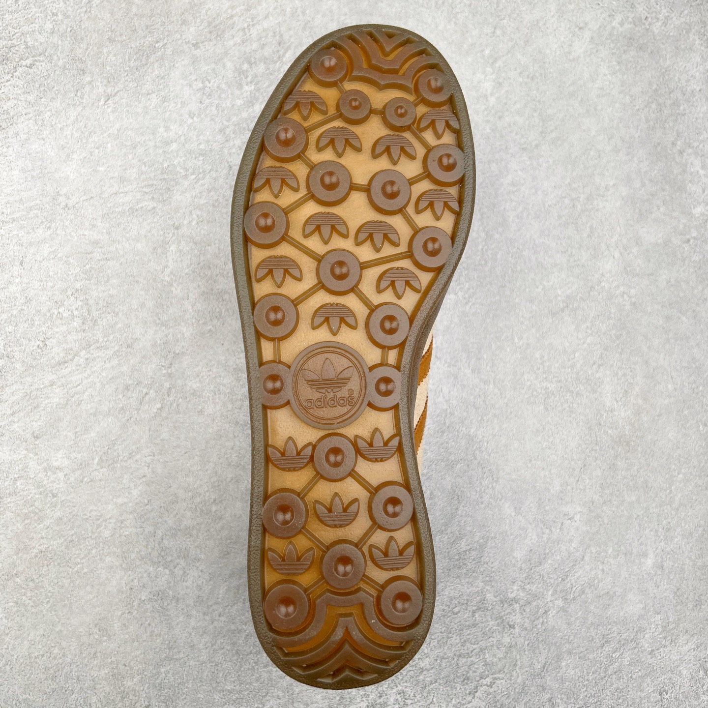 图片[9]-AD Gazelle Indoor Trainers 羚羊内训系列低帮复古百搭休闲运动德训风板鞋 JH5412 90年代经典的复刻版！自60年代以足球训练鞋面世以来,Gazelle就以其经典设计席卷全球。1991年版本的复刻,再造经典Gazelle。采用皮革打造,搭配浊色细节,让这款经典更加简约。尺码：36 36⅔ 37⅓ 38 38⅔ 39⅓ 40 40⅔ 41⅓ 42 42⅔ 43⅓ 44⅓ 44⅔ 45-选品中心