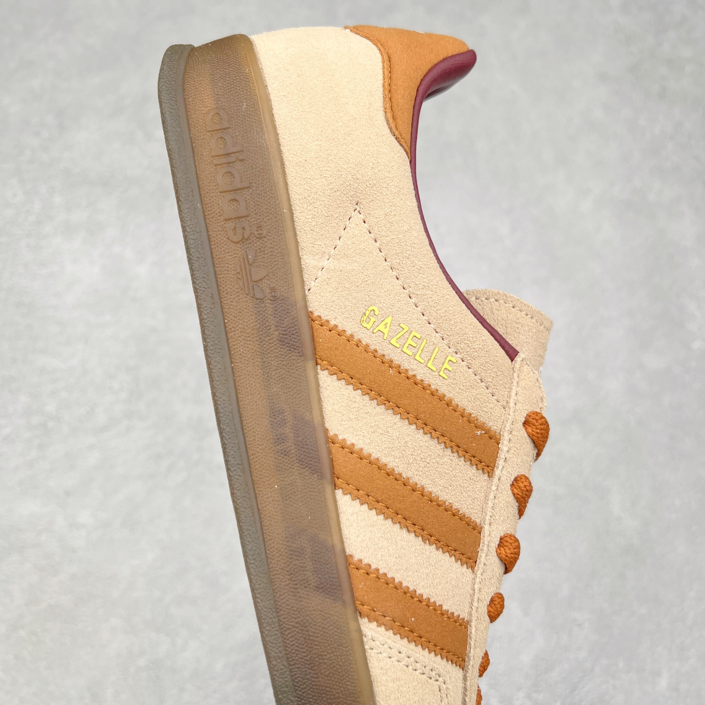 图片[6]-AD Gazelle Indoor Trainers 羚羊内训系列低帮复古百搭休闲运动德训风板鞋 JH5412 90年代经典的复刻版！自60年代以足球训练鞋面世以来,Gazelle就以其经典设计席卷全球。1991年版本的复刻,再造经典Gazelle。采用皮革打造,搭配浊色细节,让这款经典更加简约。尺码：36 36⅔ 37⅓ 38 38⅔ 39⅓ 40 40⅔ 41⅓ 42 42⅔ 43⅓ 44⅓ 44⅔ 45-选品中心