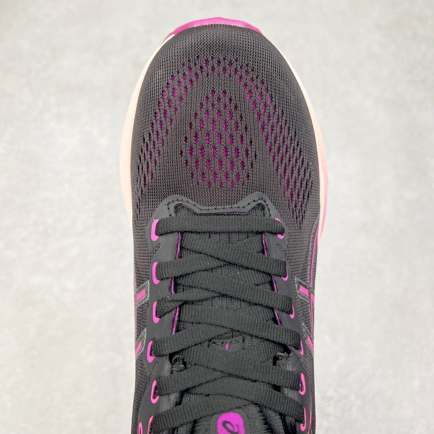 图片[4]-Asics Gel-Kayano 31 亚瑟士卡亚诺31代低帮专业有氧超轻量休闲运动全能慢跑鞋全球知名运动品牌ASICS正式推出新款GEL-KAYANO 31跑鞋，旨在通过全新稳定结构以提升产品可适性，满足跑者的足部稳定需求，让每一位跑者从起跑到结束都能够感受到焕然一新的稳定性与舒适性，从而帮助更多人找到身心平衡，获得自在舒适的健康生活方式。秉持着ASICS亚瑟士的设计哲学，全新一代GEL-KAYANO 31应运而生。为进一步升级产品的稳定性，GEL-KAYANO 31采用了全新4D引导系统，通过内侧稳定装置提升可适性，满足足部稳定需求，帮助足弓迅速返回到平衡位置。作为基于生物力学研究打造的全新稳定结构，4D引导系统不仅提升了跑鞋对双脚的支撑性，它还将人体不同的运动状态纳入设计考量，帮助跑者在多种跑动强度下获得充足的稳定性和理想的舒适度。尺码：36 37 37.5 38 39.5 40 40.5 41.5 42 42.5 43.5 44 44.5 45-选品中心