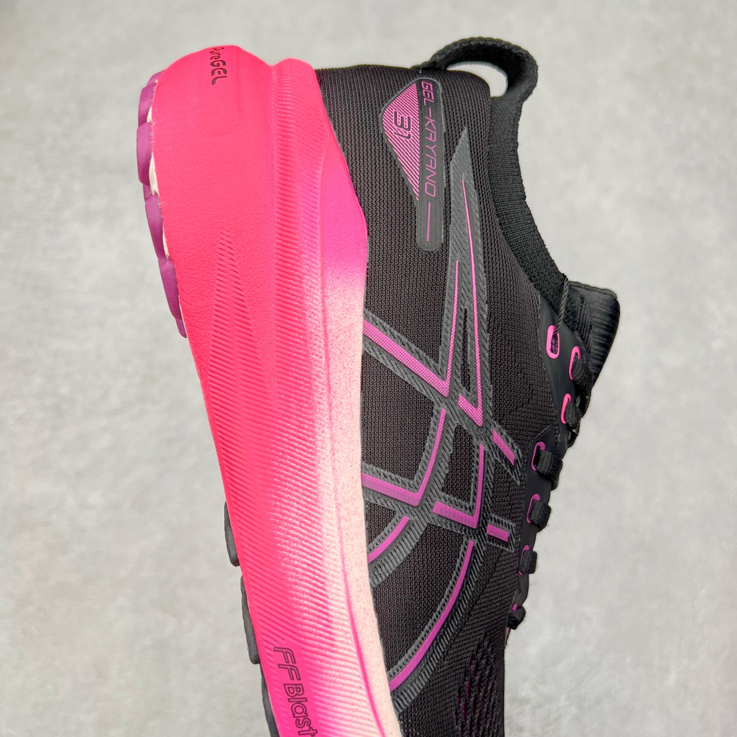 图片[6]-Asics Gel-Kayano 31 亚瑟士卡亚诺31代低帮专业有氧超轻量休闲运动全能慢跑鞋全球知名运动品牌ASICS正式推出新款GEL-KAYANO 31跑鞋，旨在通过全新稳定结构以提升产品可适性，满足跑者的足部稳定需求，让每一位跑者从起跑到结束都能够感受到焕然一新的稳定性与舒适性，从而帮助更多人找到身心平衡，获得自在舒适的健康生活方式。秉持着ASICS亚瑟士的设计哲学，全新一代GEL-KAYANO 31应运而生。为进一步升级产品的稳定性，GEL-KAYANO 31采用了全新4D引导系统，通过内侧稳定装置提升可适性，满足足部稳定需求，帮助足弓迅速返回到平衡位置。作为基于生物力学研究打造的全新稳定结构，4D引导系统不仅提升了跑鞋对双脚的支撑性，它还将人体不同的运动状态纳入设计考量，帮助跑者在多种跑动强度下获得充足的稳定性和理想的舒适度。尺码：36 37 37.5 38 39.5 40 40.5 41.5 42 42.5 43.5 44 44.5 45-选品中心