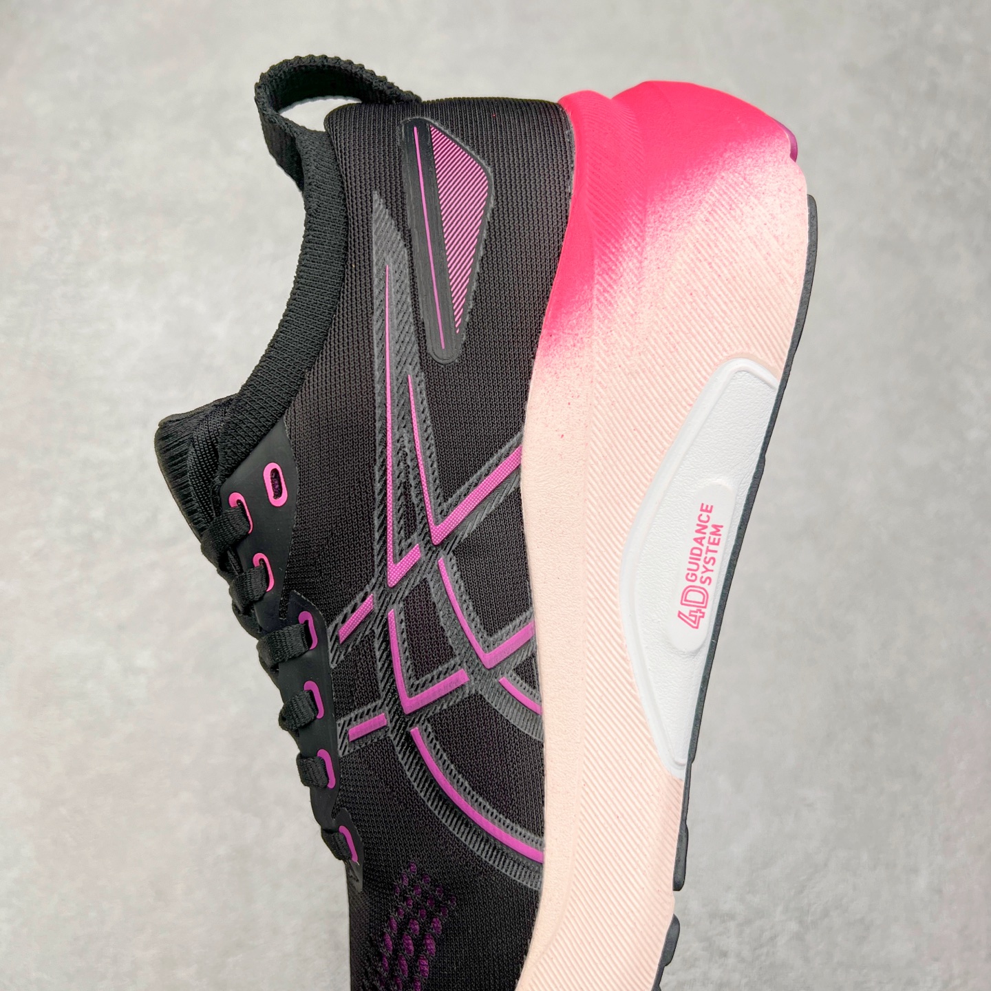 图片[7]-Asics Gel-Kayano 31 亚瑟士卡亚诺31代低帮专业有氧超轻量休闲运动全能慢跑鞋全球知名运动品牌ASICS正式推出新款GEL-KAYANO 31跑鞋，旨在通过全新稳定结构以提升产品可适性，满足跑者的足部稳定需求，让每一位跑者从起跑到结束都能够感受到焕然一新的稳定性与舒适性，从而帮助更多人找到身心平衡，获得自在舒适的健康生活方式。秉持着ASICS亚瑟士的设计哲学，全新一代GEL-KAYANO 31应运而生。为进一步升级产品的稳定性，GEL-KAYANO 31采用了全新4D引导系统，通过内侧稳定装置提升可适性，满足足部稳定需求，帮助足弓迅速返回到平衡位置。作为基于生物力学研究打造的全新稳定结构，4D引导系统不仅提升了跑鞋对双脚的支撑性，它还将人体不同的运动状态纳入设计考量，帮助跑者在多种跑动强度下获得充足的稳定性和理想的舒适度。尺码：36 37 37.5 38 39.5 40 40.5 41.5 42 42.5 43.5 44 44.5 45-选品中心