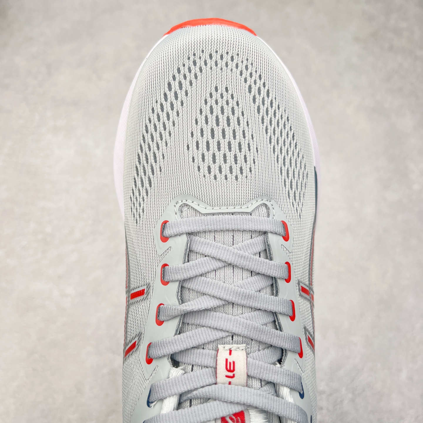 图片[4]-Asics Gel-Kayano 31 亚瑟士卡亚诺31代低帮专业有氧超轻量休闲运动全能慢跑鞋全球知名运动品牌ASICS正式推出新款GEL-KAYANO 31跑鞋，旨在通过全新稳定结构以提升产品可适性，满足跑者的足部稳定需求，让每一位跑者从起跑到结束都能够感受到焕然一新的稳定性与舒适性，从而帮助更多人找到身心平衡，获得自在舒适的健康生活方式。秉持着ASICS亚瑟士的设计哲学，全新一代GEL-KAYANO 31应运而生。为进一步升级产品的稳定性，GEL-KAYANO 31采用了全新4D引导系统，通过内侧稳定装置提升可适性，满足足部稳定需求，帮助足弓迅速返回到平衡位置。作为基于生物力学研究打造的全新稳定结构，4D引导系统不仅提升了跑鞋对双脚的支撑性，它还将人体不同的运动状态纳入设计考量，帮助跑者在多种跑动强度下获得充足的稳定性和理想的舒适度。尺码：36 37 37.5 38 39.5 40 40.5 41.5 42 42.5 43.5 44 44.5 45-选品中心