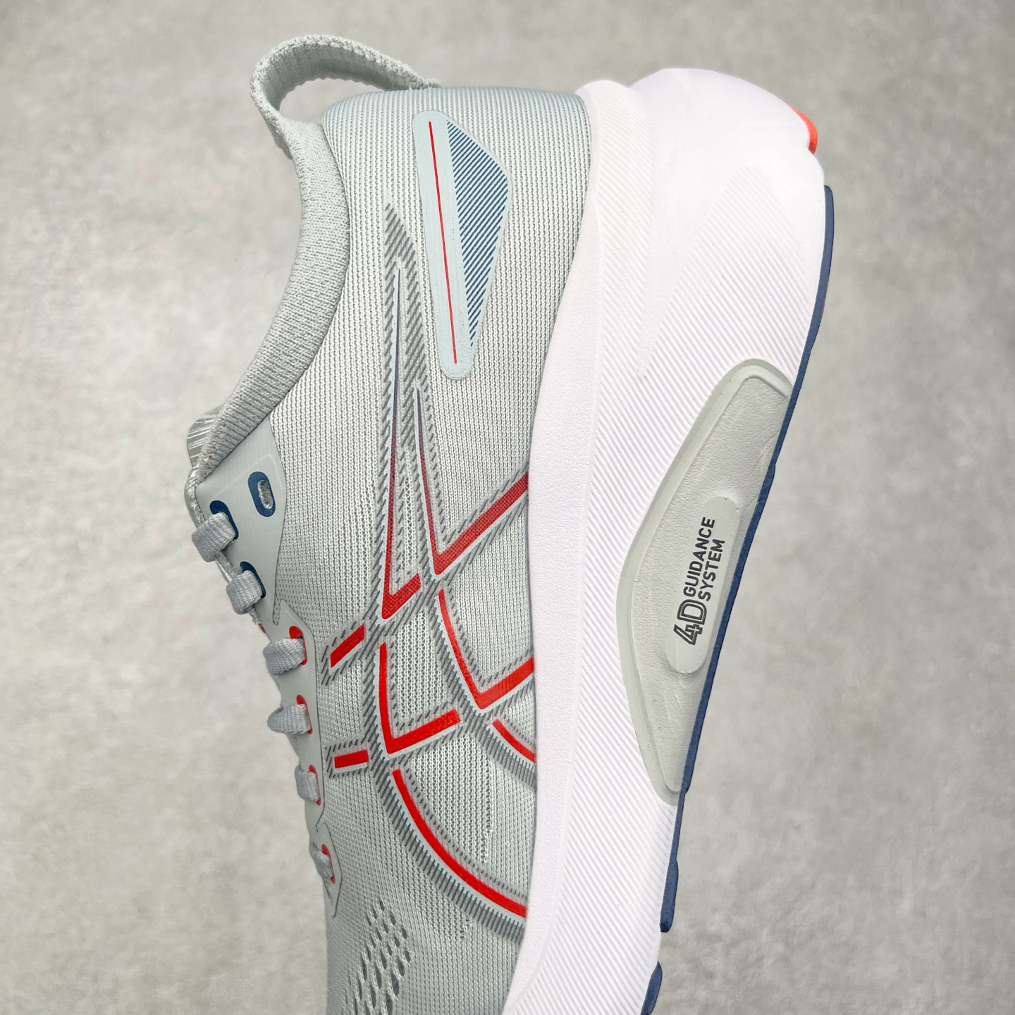 图片[7]-Asics Gel-Kayano 31 亚瑟士卡亚诺31代低帮专业有氧超轻量休闲运动全能慢跑鞋全球知名运动品牌ASICS正式推出新款GEL-KAYANO 31跑鞋，旨在通过全新稳定结构以提升产品可适性，满足跑者的足部稳定需求，让每一位跑者从起跑到结束都能够感受到焕然一新的稳定性与舒适性，从而帮助更多人找到身心平衡，获得自在舒适的健康生活方式。秉持着ASICS亚瑟士的设计哲学，全新一代GEL-KAYANO 31应运而生。为进一步升级产品的稳定性，GEL-KAYANO 31采用了全新4D引导系统，通过内侧稳定装置提升可适性，满足足部稳定需求，帮助足弓迅速返回到平衡位置。作为基于生物力学研究打造的全新稳定结构，4D引导系统不仅提升了跑鞋对双脚的支撑性，它还将人体不同的运动状态纳入设计考量，帮助跑者在多种跑动强度下获得充足的稳定性和理想的舒适度。尺码：36 37 37.5 38 39.5 40 40.5 41.5 42 42.5 43.5 44 44.5 45-选品中心