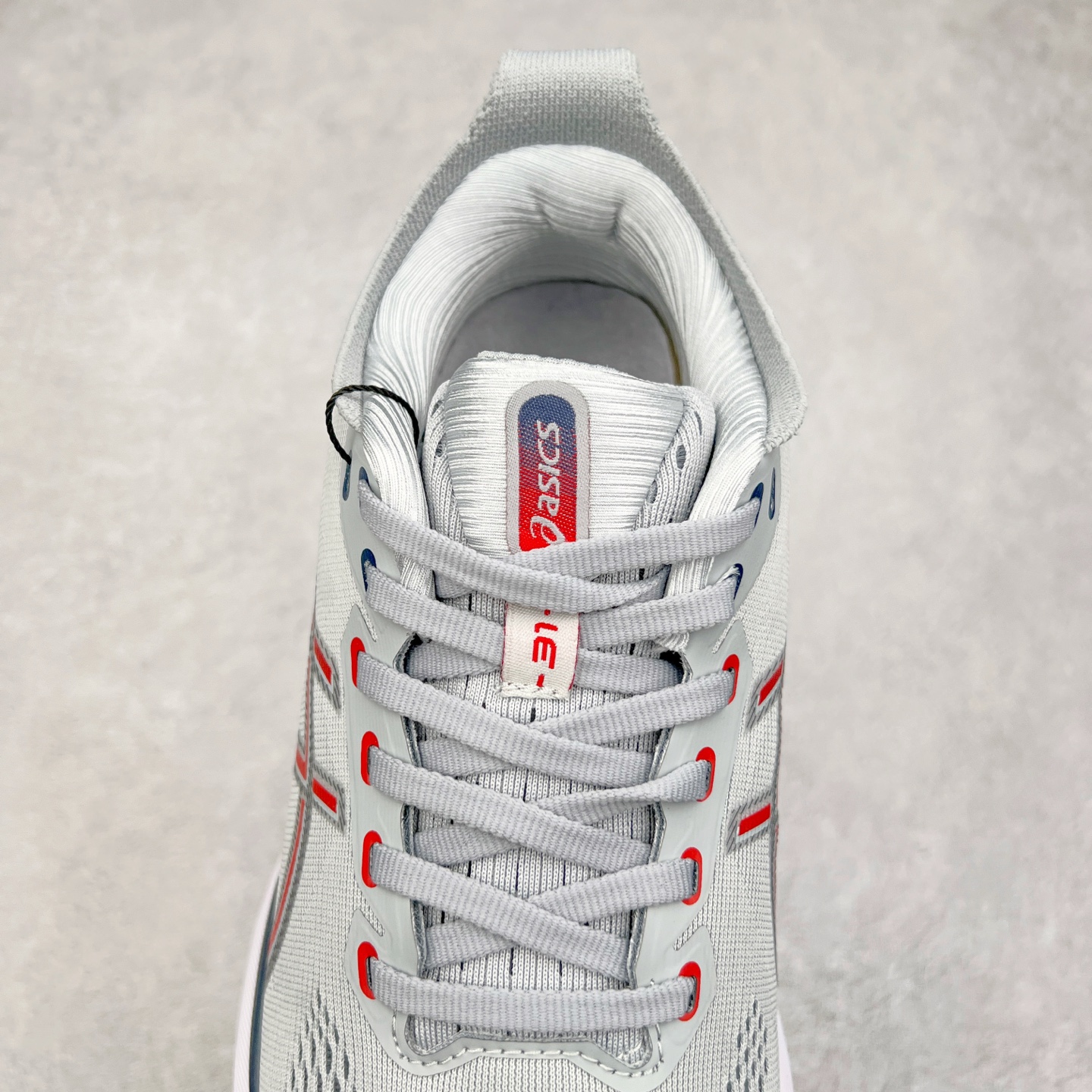 图片[5]-Asics Gel-Kayano 31 亚瑟士卡亚诺31代低帮专业有氧超轻量休闲运动全能慢跑鞋全球知名运动品牌ASICS正式推出新款GEL-KAYANO 31跑鞋，旨在通过全新稳定结构以提升产品可适性，满足跑者的足部稳定需求，让每一位跑者从起跑到结束都能够感受到焕然一新的稳定性与舒适性，从而帮助更多人找到身心平衡，获得自在舒适的健康生活方式。秉持着ASICS亚瑟士的设计哲学，全新一代GEL-KAYANO 31应运而生。为进一步升级产品的稳定性，GEL-KAYANO 31采用了全新4D引导系统，通过内侧稳定装置提升可适性，满足足部稳定需求，帮助足弓迅速返回到平衡位置。作为基于生物力学研究打造的全新稳定结构，4D引导系统不仅提升了跑鞋对双脚的支撑性，它还将人体不同的运动状态纳入设计考量，帮助跑者在多种跑动强度下获得充足的稳定性和理想的舒适度。尺码：36 37 37.5 38 39.5 40 40.5 41.5 42 42.5 43.5 44 44.5 45-选品中心