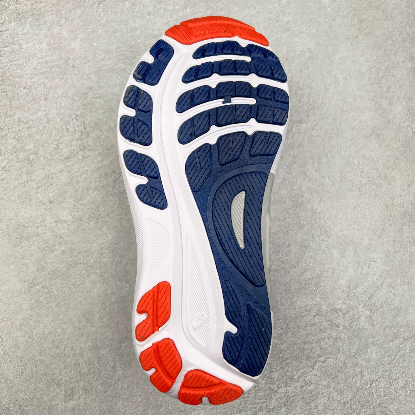 图片[9]-Asics Gel-Kayano 31 亚瑟士卡亚诺31代低帮专业有氧超轻量休闲运动全能慢跑鞋全球知名运动品牌ASICS正式推出新款GEL-KAYANO 31跑鞋，旨在通过全新稳定结构以提升产品可适性，满足跑者的足部稳定需求，让每一位跑者从起跑到结束都能够感受到焕然一新的稳定性与舒适性，从而帮助更多人找到身心平衡，获得自在舒适的健康生活方式。秉持着ASICS亚瑟士的设计哲学，全新一代GEL-KAYANO 31应运而生。为进一步升级产品的稳定性，GEL-KAYANO 31采用了全新4D引导系统，通过内侧稳定装置提升可适性，满足足部稳定需求，帮助足弓迅速返回到平衡位置。作为基于生物力学研究打造的全新稳定结构，4D引导系统不仅提升了跑鞋对双脚的支撑性，它还将人体不同的运动状态纳入设计考量，帮助跑者在多种跑动强度下获得充足的稳定性和理想的舒适度。尺码：36 37 37.5 38 39.5 40 40.5 41.5 42 42.5 43.5 44 44.5 45-选品中心