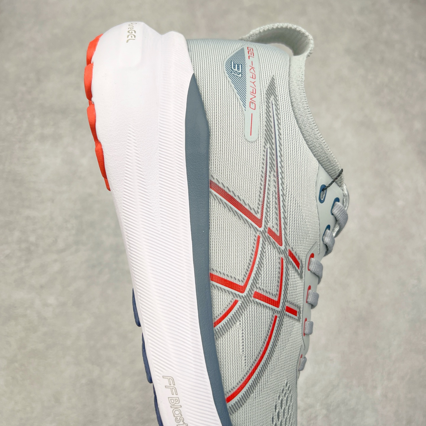 图片[6]-Asics Gel-Kayano 31 亚瑟士卡亚诺31代低帮专业有氧超轻量休闲运动全能慢跑鞋全球知名运动品牌ASICS正式推出新款GEL-KAYANO 31跑鞋，旨在通过全新稳定结构以提升产品可适性，满足跑者的足部稳定需求，让每一位跑者从起跑到结束都能够感受到焕然一新的稳定性与舒适性，从而帮助更多人找到身心平衡，获得自在舒适的健康生活方式。秉持着ASICS亚瑟士的设计哲学，全新一代GEL-KAYANO 31应运而生。为进一步升级产品的稳定性，GEL-KAYANO 31采用了全新4D引导系统，通过内侧稳定装置提升可适性，满足足部稳定需求，帮助足弓迅速返回到平衡位置。作为基于生物力学研究打造的全新稳定结构，4D引导系统不仅提升了跑鞋对双脚的支撑性，它还将人体不同的运动状态纳入设计考量，帮助跑者在多种跑动强度下获得充足的稳定性和理想的舒适度。尺码：36 37 37.5 38 39.5 40 40.5 41.5 42 42.5 43.5 44 44.5 45-选品中心