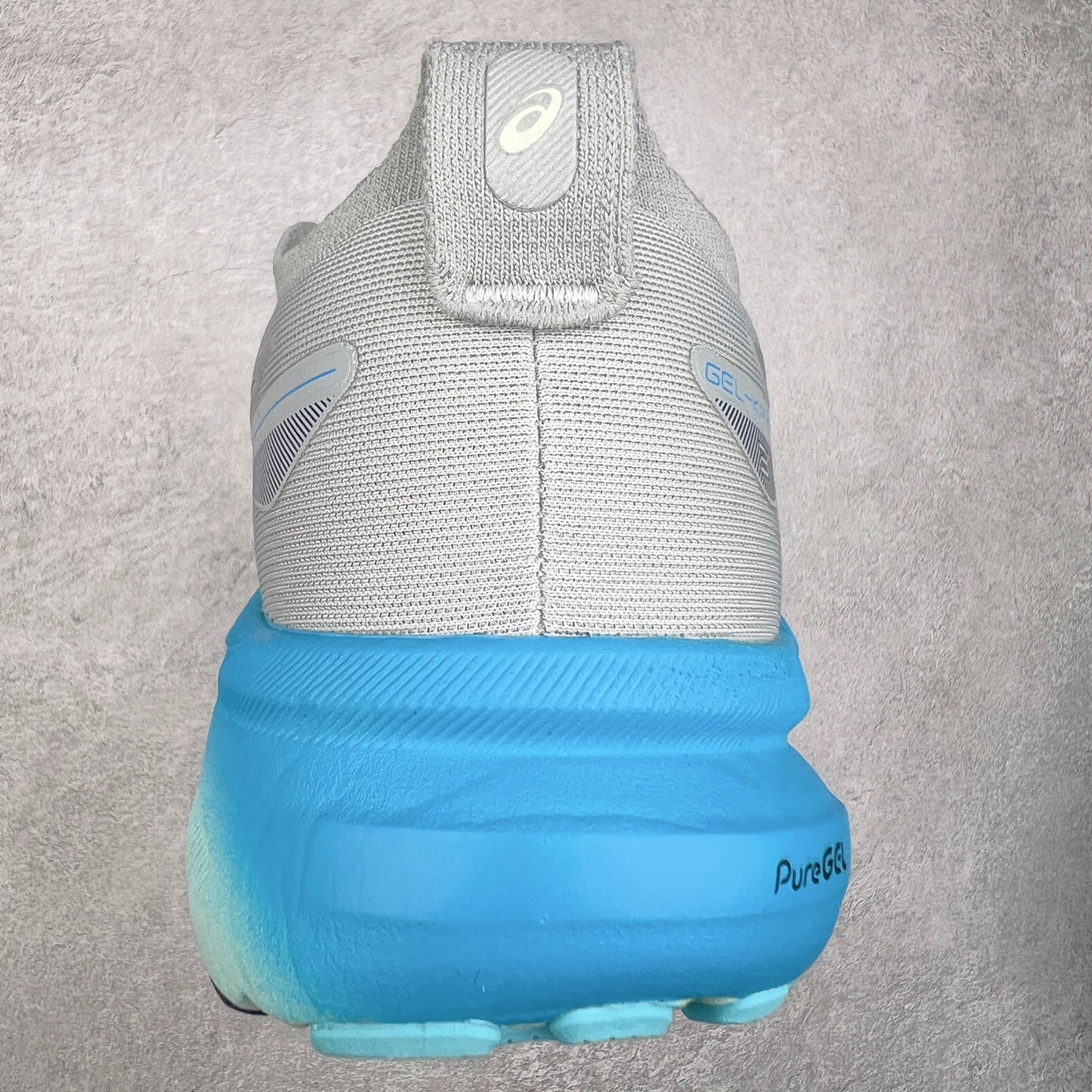 图片[8]-Asics Gel-Kayano 31 亚瑟士卡亚诺31代低帮专业有氧超轻量休闲运动全能慢跑鞋全球知名运动品牌ASICS正式推出新款GEL-KAYANO 31跑鞋，旨在通过全新稳定结构以提升产品可适性，满足跑者的足部稳定需求，让每一位跑者从起跑到结束都能够感受到焕然一新的稳定性与舒适性，从而帮助更多人找到身心平衡，获得自在舒适的健康生活方式。秉持着ASICS亚瑟士的设计哲学，全新一代GEL-KAYANO 31应运而生。为进一步升级产品的稳定性，GEL-KAYANO 31采用了全新4D引导系统，通过内侧稳定装置提升可适性，满足足部稳定需求，帮助足弓迅速返回到平衡位置。作为基于生物力学研究打造的全新稳定结构，4D引导系统不仅提升了跑鞋对双脚的支撑性，它还将人体不同的运动状态纳入设计考量，帮助跑者在多种跑动强度下获得充足的稳定性和理想的舒适度。尺码：36 37 37.5 38 39.5 40 40.5 41.5 42 42.5 43.5 44 44.5 45-选品中心