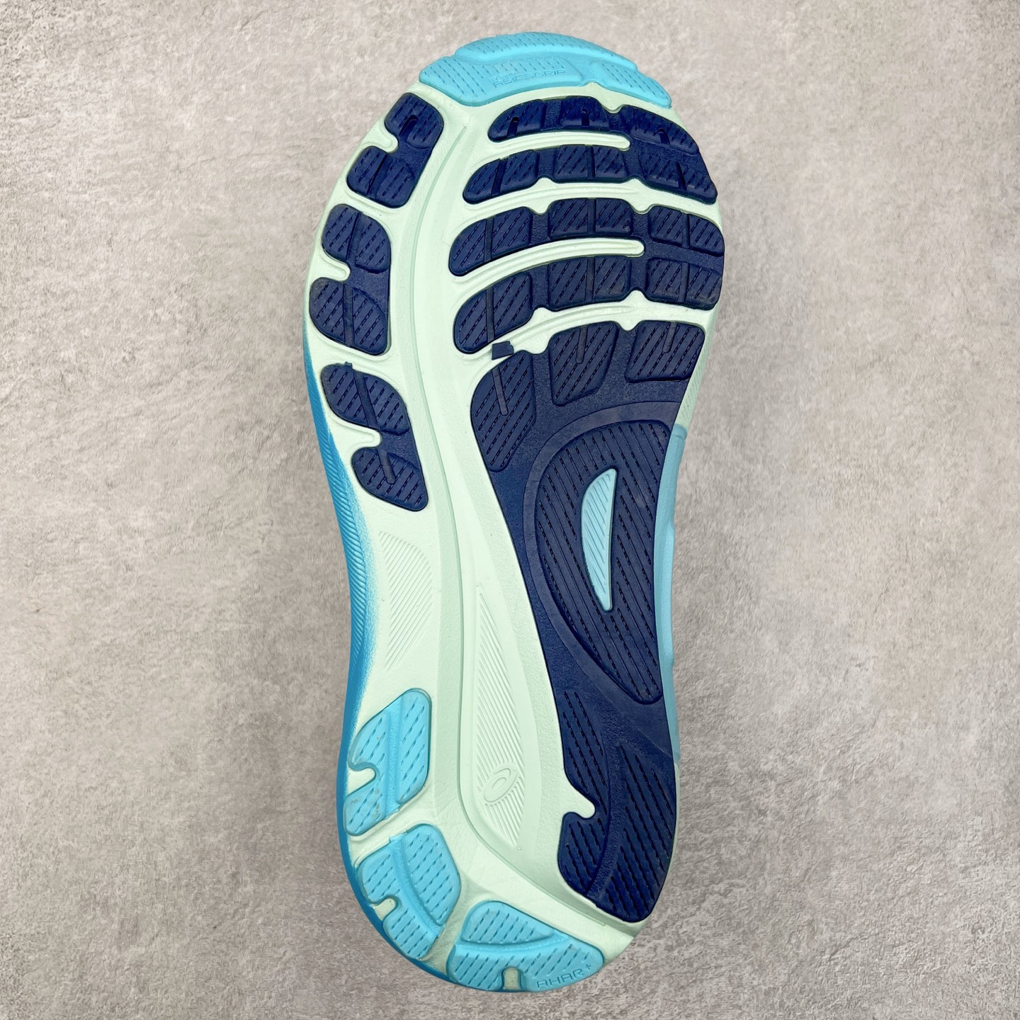 图片[9]-Asics Gel-Kayano 31 亚瑟士卡亚诺31代低帮专业有氧超轻量休闲运动全能慢跑鞋全球知名运动品牌ASICS正式推出新款GEL-KAYANO 31跑鞋，旨在通过全新稳定结构以提升产品可适性，满足跑者的足部稳定需求，让每一位跑者从起跑到结束都能够感受到焕然一新的稳定性与舒适性，从而帮助更多人找到身心平衡，获得自在舒适的健康生活方式。秉持着ASICS亚瑟士的设计哲学，全新一代GEL-KAYANO 31应运而生。为进一步升级产品的稳定性，GEL-KAYANO 31采用了全新4D引导系统，通过内侧稳定装置提升可适性，满足足部稳定需求，帮助足弓迅速返回到平衡位置。作为基于生物力学研究打造的全新稳定结构，4D引导系统不仅提升了跑鞋对双脚的支撑性，它还将人体不同的运动状态纳入设计考量，帮助跑者在多种跑动强度下获得充足的稳定性和理想的舒适度。尺码：36 37 37.5 38 39.5 40 40.5 41.5 42 42.5 43.5 44 44.5 45-选品中心