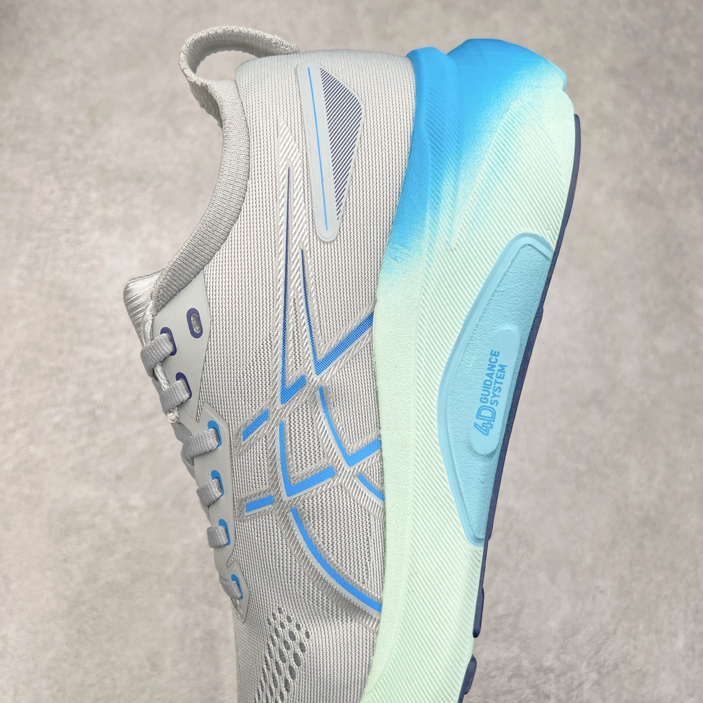 图片[7]-Asics Gel-Kayano 31 亚瑟士卡亚诺31代低帮专业有氧超轻量休闲运动全能慢跑鞋全球知名运动品牌ASICS正式推出新款GEL-KAYANO 31跑鞋，旨在通过全新稳定结构以提升产品可适性，满足跑者的足部稳定需求，让每一位跑者从起跑到结束都能够感受到焕然一新的稳定性与舒适性，从而帮助更多人找到身心平衡，获得自在舒适的健康生活方式。秉持着ASICS亚瑟士的设计哲学，全新一代GEL-KAYANO 31应运而生。为进一步升级产品的稳定性，GEL-KAYANO 31采用了全新4D引导系统，通过内侧稳定装置提升可适性，满足足部稳定需求，帮助足弓迅速返回到平衡位置。作为基于生物力学研究打造的全新稳定结构，4D引导系统不仅提升了跑鞋对双脚的支撑性，它还将人体不同的运动状态纳入设计考量，帮助跑者在多种跑动强度下获得充足的稳定性和理想的舒适度。尺码：36 37 37.5 38 39.5 40 40.5 41.5 42 42.5 43.5 44 44.5 45-选品中心