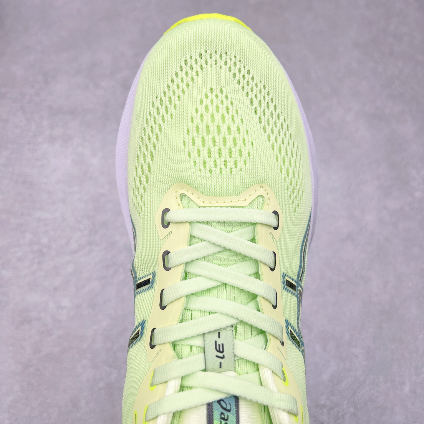 图片[4]-Asics Gel-Kayano 31 亚瑟士卡亚诺31代低帮专业有氧超轻量休闲运动全能慢跑鞋全球知名运动品牌ASICS正式推出新款GEL-KAYANO 31跑鞋，旨在通过全新稳定结构以提升产品可适性，满足跑者的足部稳定需求，让每一位跑者从起跑到结束都能够感受到焕然一新的稳定性与舒适性，从而帮助更多人找到身心平衡，获得自在舒适的健康生活方式。秉持着ASICS亚瑟士的设计哲学，全新一代GEL-KAYANO 31应运而生。为进一步升级产品的稳定性，GEL-KAYANO 31采用了全新4D引导系统，通过内侧稳定装置提升可适性，满足足部稳定需求，帮助足弓迅速返回到平衡位置。作为基于生物力学研究打造的全新稳定结构，4D引导系统不仅提升了跑鞋对双脚的支撑性，它还将人体不同的运动状态纳入设计考量，帮助跑者在多种跑动强度下获得充足的稳定性和理想的舒适度。尺码：36 37 37.5 38 39.5 40 40.5 41.5 42 42.5 43.5 44 44.5 45-选品中心