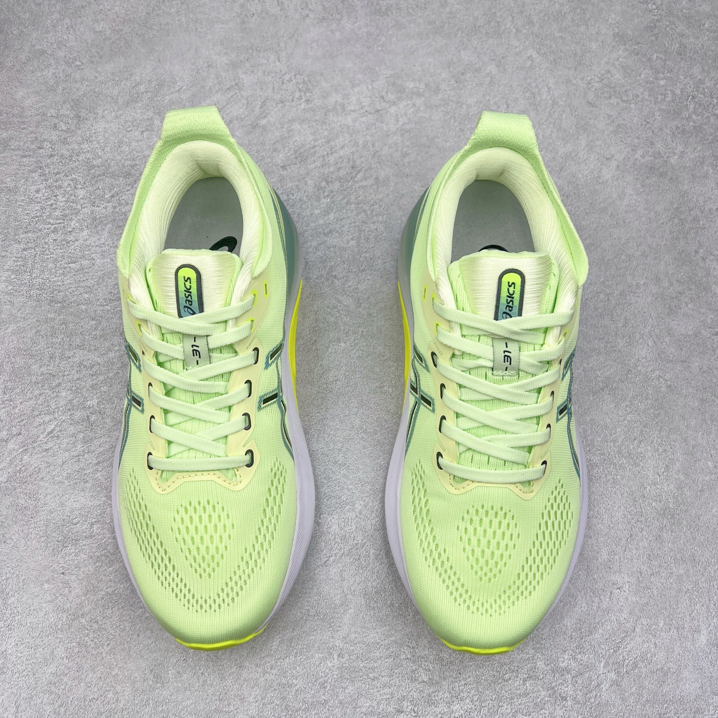 图片[2]-Asics Gel-Kayano 31 亚瑟士卡亚诺31代低帮专业有氧超轻量休闲运动全能慢跑鞋全球知名运动品牌ASICS正式推出新款GEL-KAYANO 31跑鞋，旨在通过全新稳定结构以提升产品可适性，满足跑者的足部稳定需求，让每一位跑者从起跑到结束都能够感受到焕然一新的稳定性与舒适性，从而帮助更多人找到身心平衡，获得自在舒适的健康生活方式。秉持着ASICS亚瑟士的设计哲学，全新一代GEL-KAYANO 31应运而生。为进一步升级产品的稳定性，GEL-KAYANO 31采用了全新4D引导系统，通过内侧稳定装置提升可适性，满足足部稳定需求，帮助足弓迅速返回到平衡位置。作为基于生物力学研究打造的全新稳定结构，4D引导系统不仅提升了跑鞋对双脚的支撑性，它还将人体不同的运动状态纳入设计考量，帮助跑者在多种跑动强度下获得充足的稳定性和理想的舒适度。尺码：36 37 37.5 38 39.5 40 40.5 41.5 42 42.5 43.5 44 44.5 45-选品中心