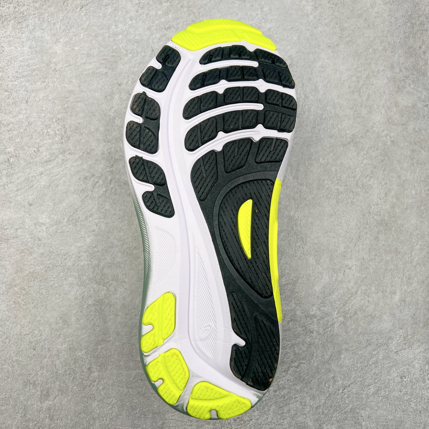 图片[9]-Asics Gel-Kayano 31 亚瑟士卡亚诺31代低帮专业有氧超轻量休闲运动全能慢跑鞋全球知名运动品牌ASICS正式推出新款GEL-KAYANO 31跑鞋，旨在通过全新稳定结构以提升产品可适性，满足跑者的足部稳定需求，让每一位跑者从起跑到结束都能够感受到焕然一新的稳定性与舒适性，从而帮助更多人找到身心平衡，获得自在舒适的健康生活方式。秉持着ASICS亚瑟士的设计哲学，全新一代GEL-KAYANO 31应运而生。为进一步升级产品的稳定性，GEL-KAYANO 31采用了全新4D引导系统，通过内侧稳定装置提升可适性，满足足部稳定需求，帮助足弓迅速返回到平衡位置。作为基于生物力学研究打造的全新稳定结构，4D引导系统不仅提升了跑鞋对双脚的支撑性，它还将人体不同的运动状态纳入设计考量，帮助跑者在多种跑动强度下获得充足的稳定性和理想的舒适度。尺码：36 37 37.5 38 39.5 40 40.5 41.5 42 42.5 43.5 44 44.5 45-选品中心