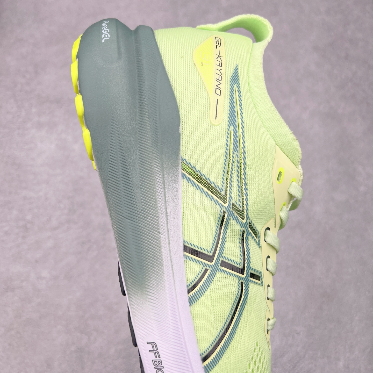 图片[6]-Asics Gel-Kayano 31 亚瑟士卡亚诺31代低帮专业有氧超轻量休闲运动全能慢跑鞋全球知名运动品牌ASICS正式推出新款GEL-KAYANO 31跑鞋，旨在通过全新稳定结构以提升产品可适性，满足跑者的足部稳定需求，让每一位跑者从起跑到结束都能够感受到焕然一新的稳定性与舒适性，从而帮助更多人找到身心平衡，获得自在舒适的健康生活方式。秉持着ASICS亚瑟士的设计哲学，全新一代GEL-KAYANO 31应运而生。为进一步升级产品的稳定性，GEL-KAYANO 31采用了全新4D引导系统，通过内侧稳定装置提升可适性，满足足部稳定需求，帮助足弓迅速返回到平衡位置。作为基于生物力学研究打造的全新稳定结构，4D引导系统不仅提升了跑鞋对双脚的支撑性，它还将人体不同的运动状态纳入设计考量，帮助跑者在多种跑动强度下获得充足的稳定性和理想的舒适度。尺码：36 37 37.5 38 39.5 40 40.5 41.5 42 42.5 43.5 44 44.5 45-选品中心