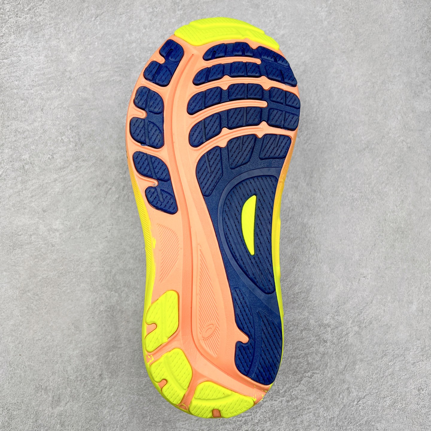 图片[9]-Asics Gel-Kayano 31 亚瑟士卡亚诺31代低帮专业有氧超轻量休闲运动全能慢跑鞋全球知名运动品牌ASICS正式推出新款GEL-KAYANO 31跑鞋，旨在通过全新稳定结构以提升产品可适性，满足跑者的足部稳定需求，让每一位跑者从起跑到结束都能够感受到焕然一新的稳定性与舒适性，从而帮助更多人找到身心平衡，获得自在舒适的健康生活方式。秉持着ASICS亚瑟士的设计哲学，全新一代GEL-KAYANO 31应运而生。为进一步升级产品的稳定性，GEL-KAYANO 31采用了全新4D引导系统，通过内侧稳定装置提升可适性，满足足部稳定需求，帮助足弓迅速返回到平衡位置。作为基于生物力学研究打造的全新稳定结构，4D引导系统不仅提升了跑鞋对双脚的支撑性，它还将人体不同的运动状态纳入设计考量，帮助跑者在多种跑动强度下获得充足的稳定性和理想的舒适度。尺码：36 37 37.5 38 39.5 40 40.5 41.5 42 42.5 43.5 44 44.5 45-选品中心