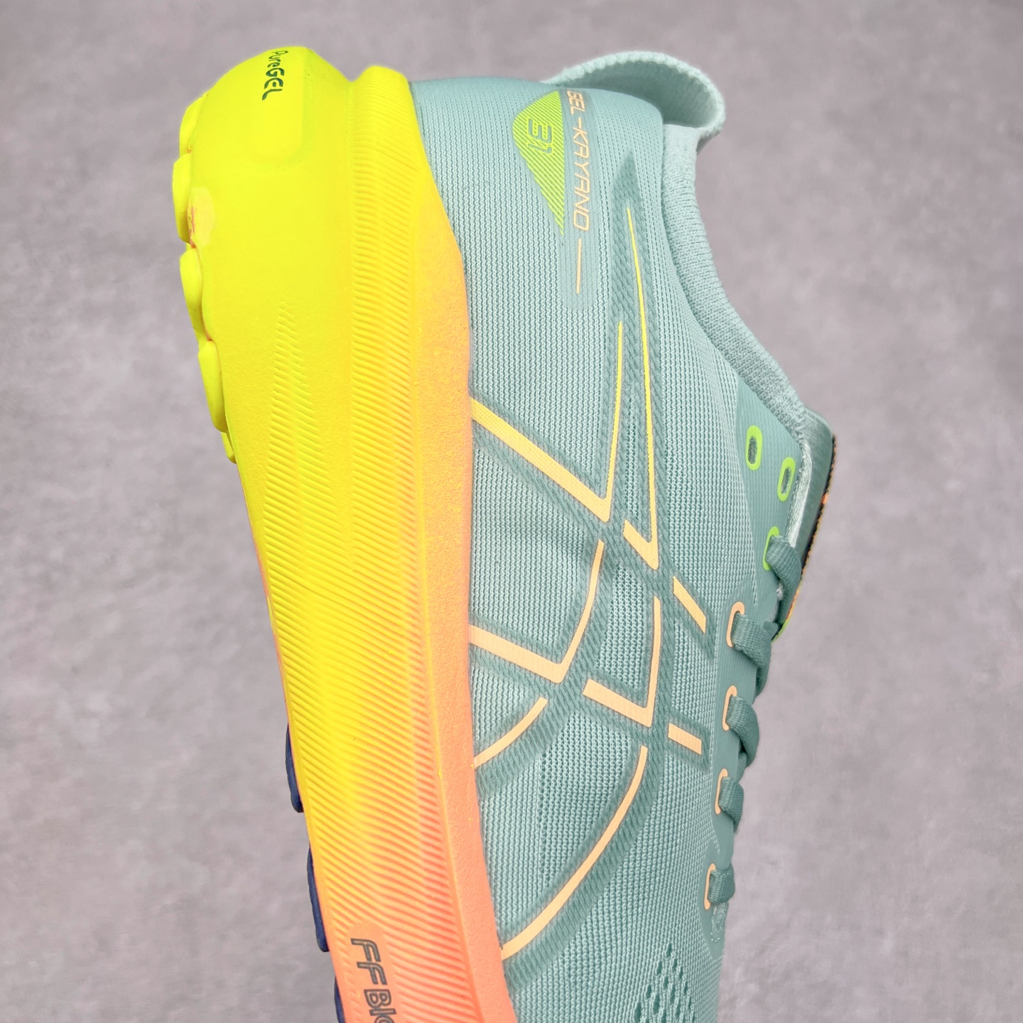 图片[6]-Asics Gel-Kayano 31 亚瑟士卡亚诺31代低帮专业有氧超轻量休闲运动全能慢跑鞋全球知名运动品牌ASICS正式推出新款GEL-KAYANO 31跑鞋，旨在通过全新稳定结构以提升产品可适性，满足跑者的足部稳定需求，让每一位跑者从起跑到结束都能够感受到焕然一新的稳定性与舒适性，从而帮助更多人找到身心平衡，获得自在舒适的健康生活方式。秉持着ASICS亚瑟士的设计哲学，全新一代GEL-KAYANO 31应运而生。为进一步升级产品的稳定性，GEL-KAYANO 31采用了全新4D引导系统，通过内侧稳定装置提升可适性，满足足部稳定需求，帮助足弓迅速返回到平衡位置。作为基于生物力学研究打造的全新稳定结构，4D引导系统不仅提升了跑鞋对双脚的支撑性，它还将人体不同的运动状态纳入设计考量，帮助跑者在多种跑动强度下获得充足的稳定性和理想的舒适度。尺码：36 37 37.5 38 39.5 40 40.5 41.5 42 42.5 43.5 44 44.5 45-选品中心