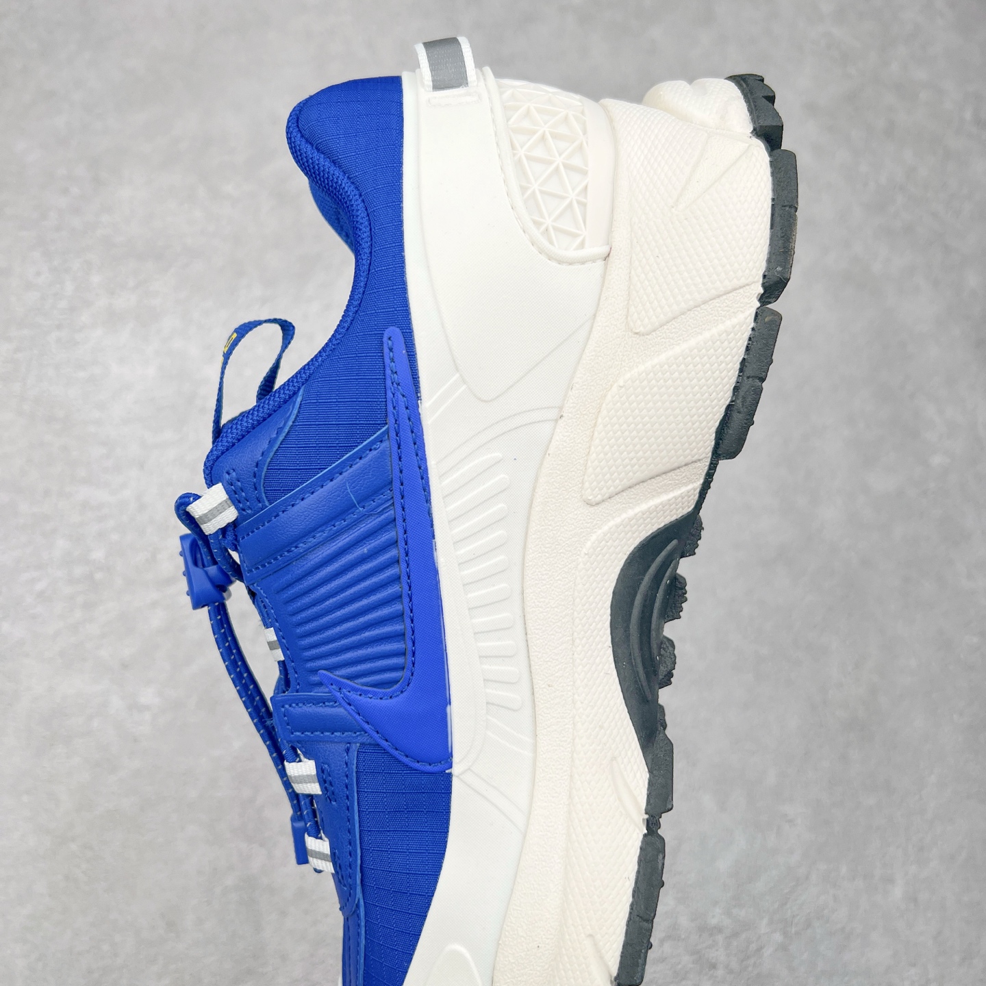 图片[7]-NK Zoom Vomero 5 Roam 佛莫罗5代徒步版系列经典复古增高厚底休闲运动慢跑鞋 FV2295-400 Vomero Roam「漫游鞋」舒适性典范 工学拒水鞋面+ Air Zoom缓震配置无惧雨水 不受天气左右 助你灵活迈步 再加上厚实衬里和橡胶挡泥片 有效御寒不厚重 雨天照样利落出街 中性色调搭配简洁织物 打造百搭属性低调出街or高调亮相 都看你的男女同款不同色 轻松get多元风格 尺码：36 36.5 37.5 38 38.5 39 40 40.5 41 42 42.5 43 44 44.5 45-选品中心