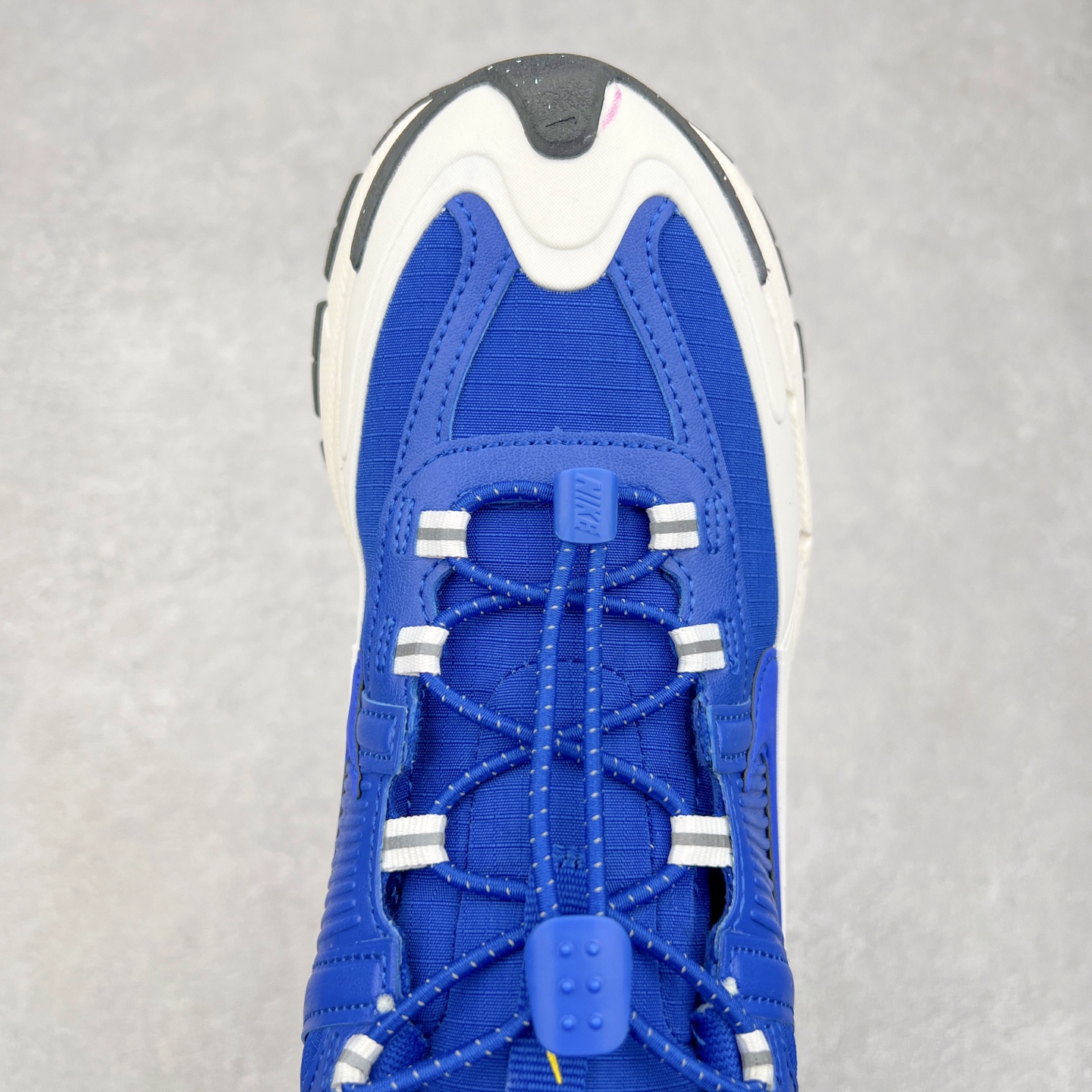 图片[4]-NK Zoom Vomero 5 Roam 佛莫罗5代徒步版系列经典复古增高厚底休闲运动慢跑鞋 FV2295-400 Vomero Roam「漫游鞋」舒适性典范 工学拒水鞋面+ Air Zoom缓震配置无惧雨水 不受天气左右 助你灵活迈步 再加上厚实衬里和橡胶挡泥片 有效御寒不厚重 雨天照样利落出街 中性色调搭配简洁织物 打造百搭属性低调出街or高调亮相 都看你的男女同款不同色 轻松get多元风格 尺码：36 36.5 37.5 38 38.5 39 40 40.5 41 42 42.5 43 44 44.5 45-选品中心