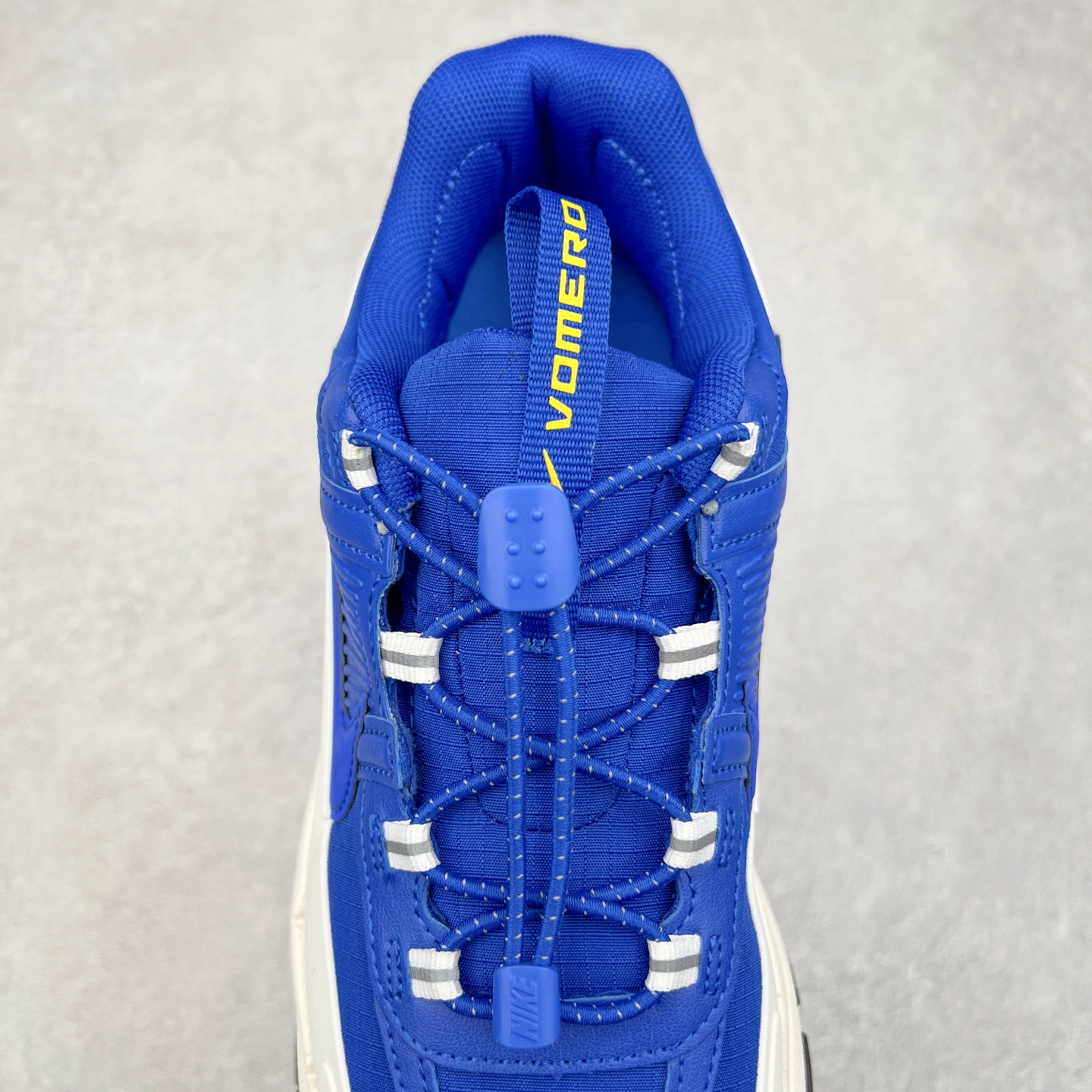 图片[5]-NK Zoom Vomero 5 Roam 佛莫罗5代徒步版系列经典复古增高厚底休闲运动慢跑鞋 FV2295-400 Vomero Roam「漫游鞋」舒适性典范 工学拒水鞋面+ Air Zoom缓震配置无惧雨水 不受天气左右 助你灵活迈步 再加上厚实衬里和橡胶挡泥片 有效御寒不厚重 雨天照样利落出街 中性色调搭配简洁织物 打造百搭属性低调出街or高调亮相 都看你的男女同款不同色 轻松get多元风格 尺码：36 36.5 37.5 38 38.5 39 40 40.5 41 42 42.5 43 44 44.5 45-选品中心