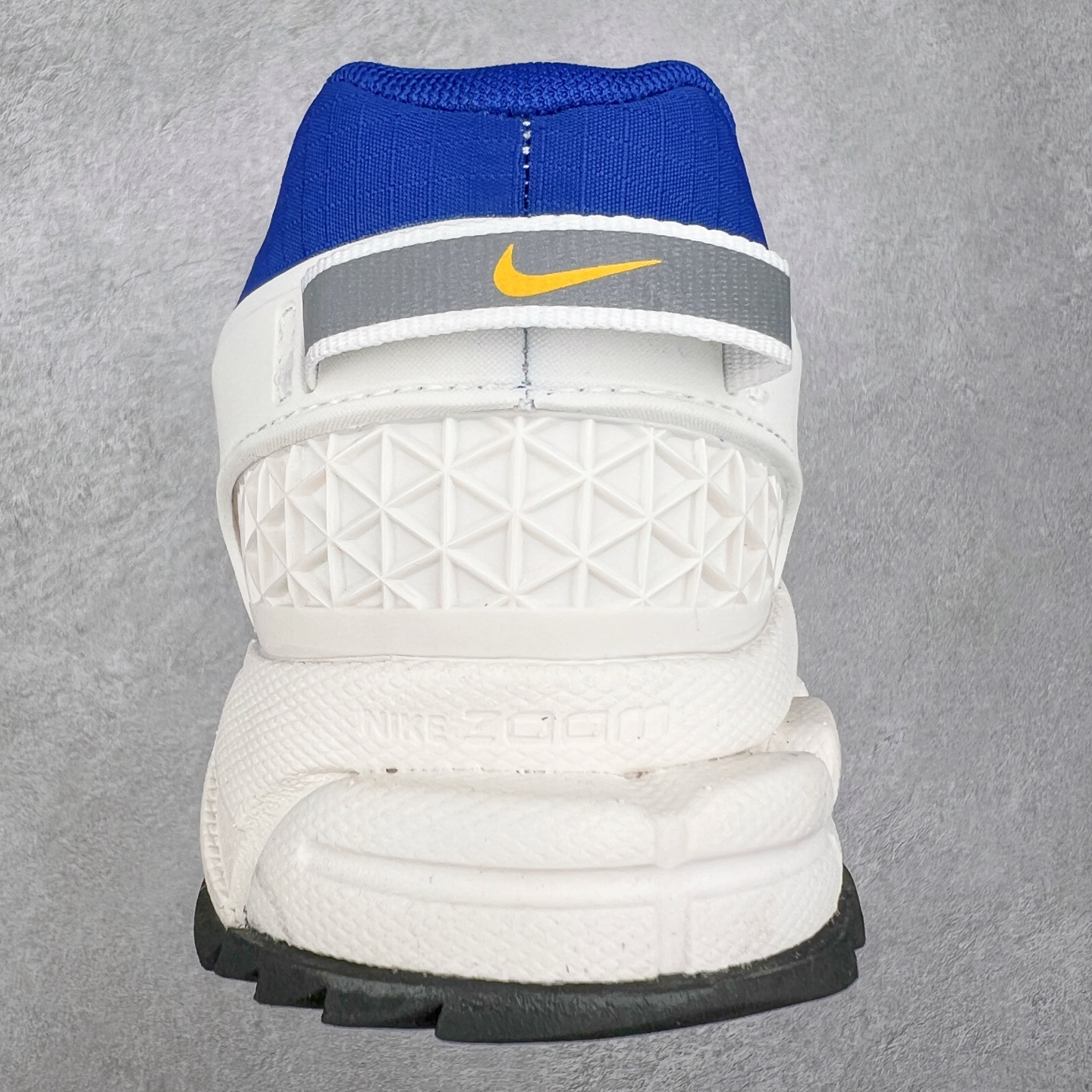 图片[8]-NK Zoom Vomero 5 Roam 佛莫罗5代徒步版系列经典复古增高厚底休闲运动慢跑鞋 FV2295-400 Vomero Roam「漫游鞋」舒适性典范 工学拒水鞋面+ Air Zoom缓震配置无惧雨水 不受天气左右 助你灵活迈步 再加上厚实衬里和橡胶挡泥片 有效御寒不厚重 雨天照样利落出街 中性色调搭配简洁织物 打造百搭属性低调出街or高调亮相 都看你的男女同款不同色 轻松get多元风格 尺码：36 36.5 37.5 38 38.5 39 40 40.5 41 42 42.5 43 44 44.5 45-选品中心