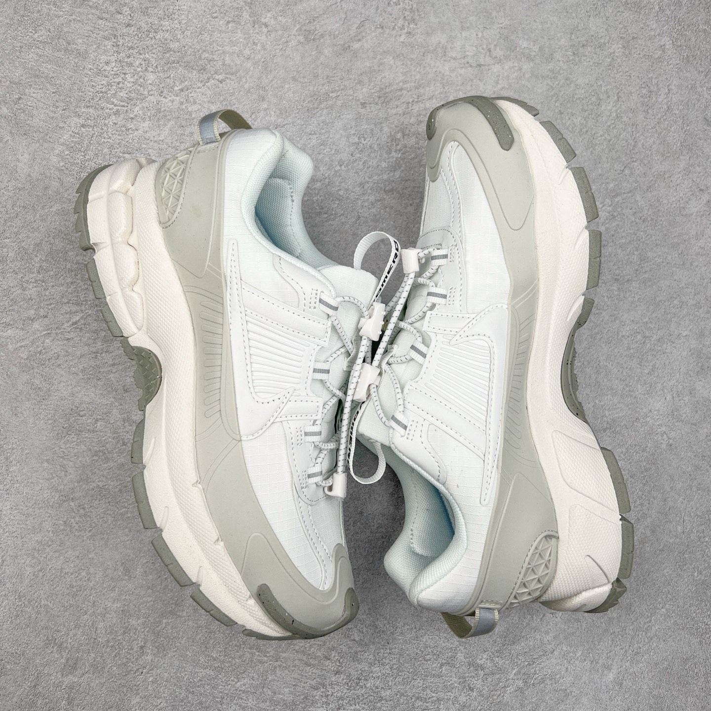 图片[3]-NK Zoom Vomero 5 Roam 佛莫罗5代徒步版系列经典复古增高厚底休闲运动慢跑鞋 HV6410-100 Vomero Roam「漫游鞋」舒适性典范 工学拒水鞋面+ Air Zoom缓震配置无惧雨水 不受天气左右 助你灵活迈步 再加上厚实衬里和橡胶挡泥片 有效御寒不厚重 雨天照样利落出街 中性色调搭配简洁织物 打造百搭属性低调出街or高调亮相 都看你的男女同款不同色 轻松get多元风格 尺码：36 36.5 37.5 38 38.5 39 40 40.5 41 42 42.5 43 44 44.5 45-选品中心