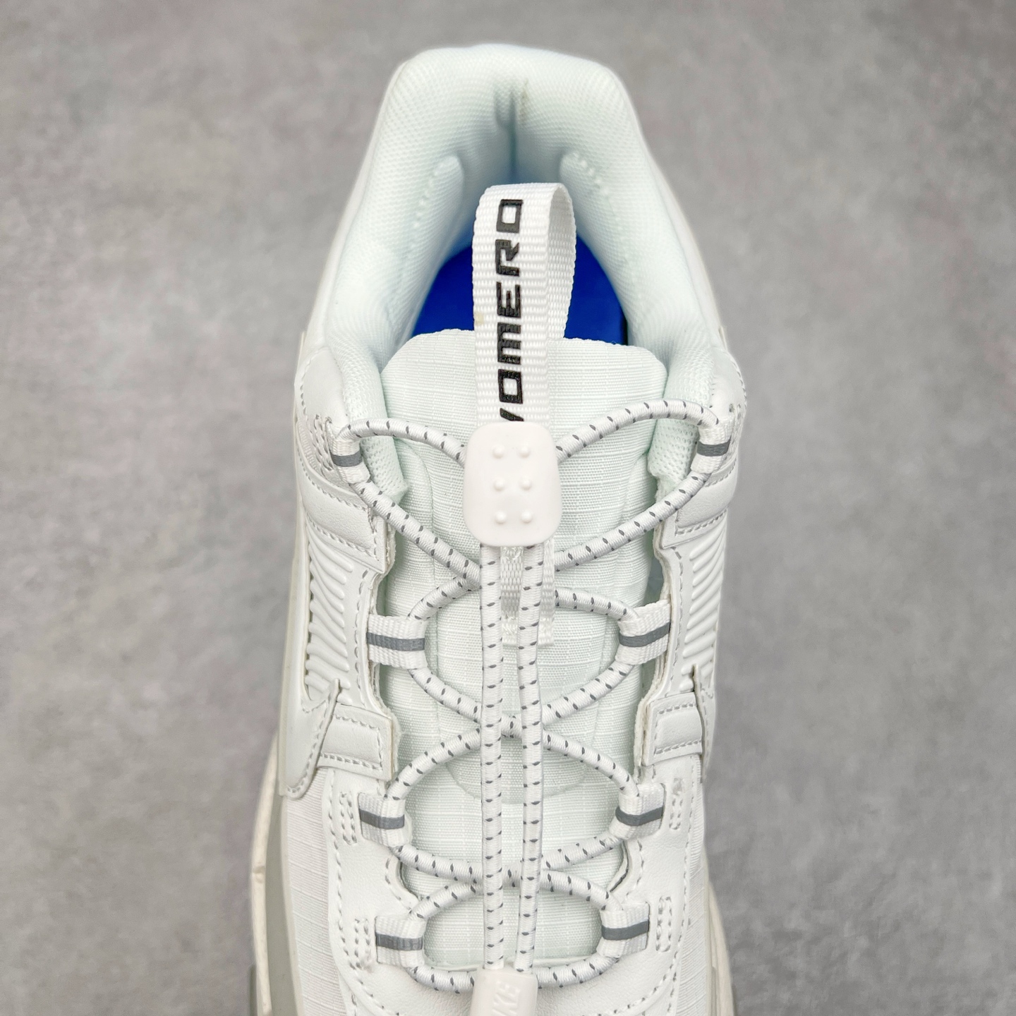 图片[5]-NK Zoom Vomero 5 Roam 佛莫罗5代徒步版系列经典复古增高厚底休闲运动慢跑鞋 HV6410-100 Vomero Roam「漫游鞋」舒适性典范 工学拒水鞋面+ Air Zoom缓震配置无惧雨水 不受天气左右 助你灵活迈步 再加上厚实衬里和橡胶挡泥片 有效御寒不厚重 雨天照样利落出街 中性色调搭配简洁织物 打造百搭属性低调出街or高调亮相 都看你的男女同款不同色 轻松get多元风格 尺码：36 36.5 37.5 38 38.5 39 40 40.5 41 42 42.5 43 44 44.5 45-选品中心