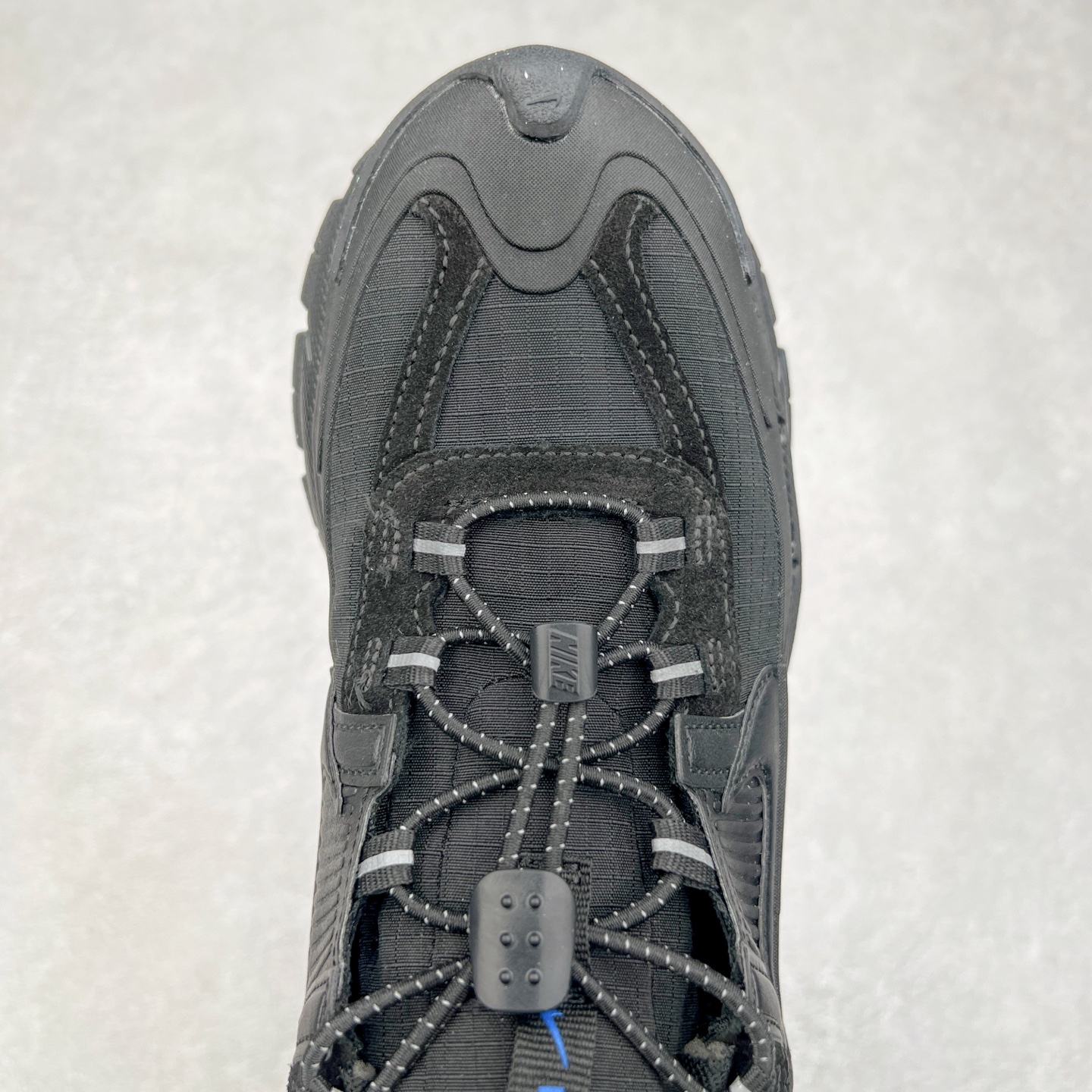 图片[4]-NK Zoom Vomero 5 Roam 佛莫罗5代徒步版系列经典复古增高厚底休闲运动慢跑鞋 HQ2181-004 Vomero Roam「漫游鞋」舒适性典范 工学拒水鞋面+ Air Zoom缓震配置无惧雨水 不受天气左右 助你灵活迈步 再加上厚实衬里和橡胶挡泥片 有效御寒不厚重 雨天照样利落出街 中性色调搭配简洁织物 打造百搭属性低调出街or高调亮相 都看你的男女同款不同色 轻松get多元风格 尺码：36 36.5 37.5 38 38.5 39 40 40.5 41 42 42.5 43 44 44.5 45-选品中心