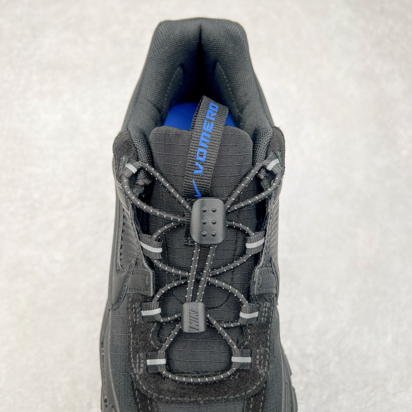 图片[5]-NK Zoom Vomero 5 Roam 佛莫罗5代徒步版系列经典复古增高厚底休闲运动慢跑鞋 HQ2181-004 Vomero Roam「漫游鞋」舒适性典范 工学拒水鞋面+ Air Zoom缓震配置无惧雨水 不受天气左右 助你灵活迈步 再加上厚实衬里和橡胶挡泥片 有效御寒不厚重 雨天照样利落出街 中性色调搭配简洁织物 打造百搭属性低调出街or高调亮相 都看你的男女同款不同色 轻松get多元风格 尺码：36 36.5 37.5 38 38.5 39 40 40.5 41 42 42.5 43 44 44.5 45-选品中心