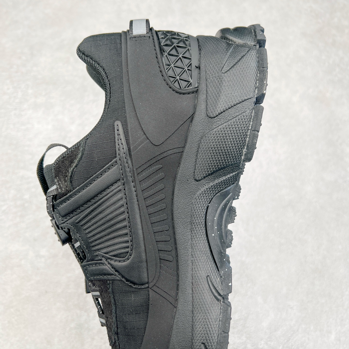 图片[7]-NK Zoom Vomero 5 Roam 佛莫罗5代徒步版系列经典复古增高厚底休闲运动慢跑鞋 HQ2181-004 Vomero Roam「漫游鞋」舒适性典范 工学拒水鞋面+ Air Zoom缓震配置无惧雨水 不受天气左右 助你灵活迈步 再加上厚实衬里和橡胶挡泥片 有效御寒不厚重 雨天照样利落出街 中性色调搭配简洁织物 打造百搭属性低调出街or高调亮相 都看你的男女同款不同色 轻松get多元风格 尺码：36 36.5 37.5 38 38.5 39 40 40.5 41 42 42.5 43 44 44.5 45-选品中心