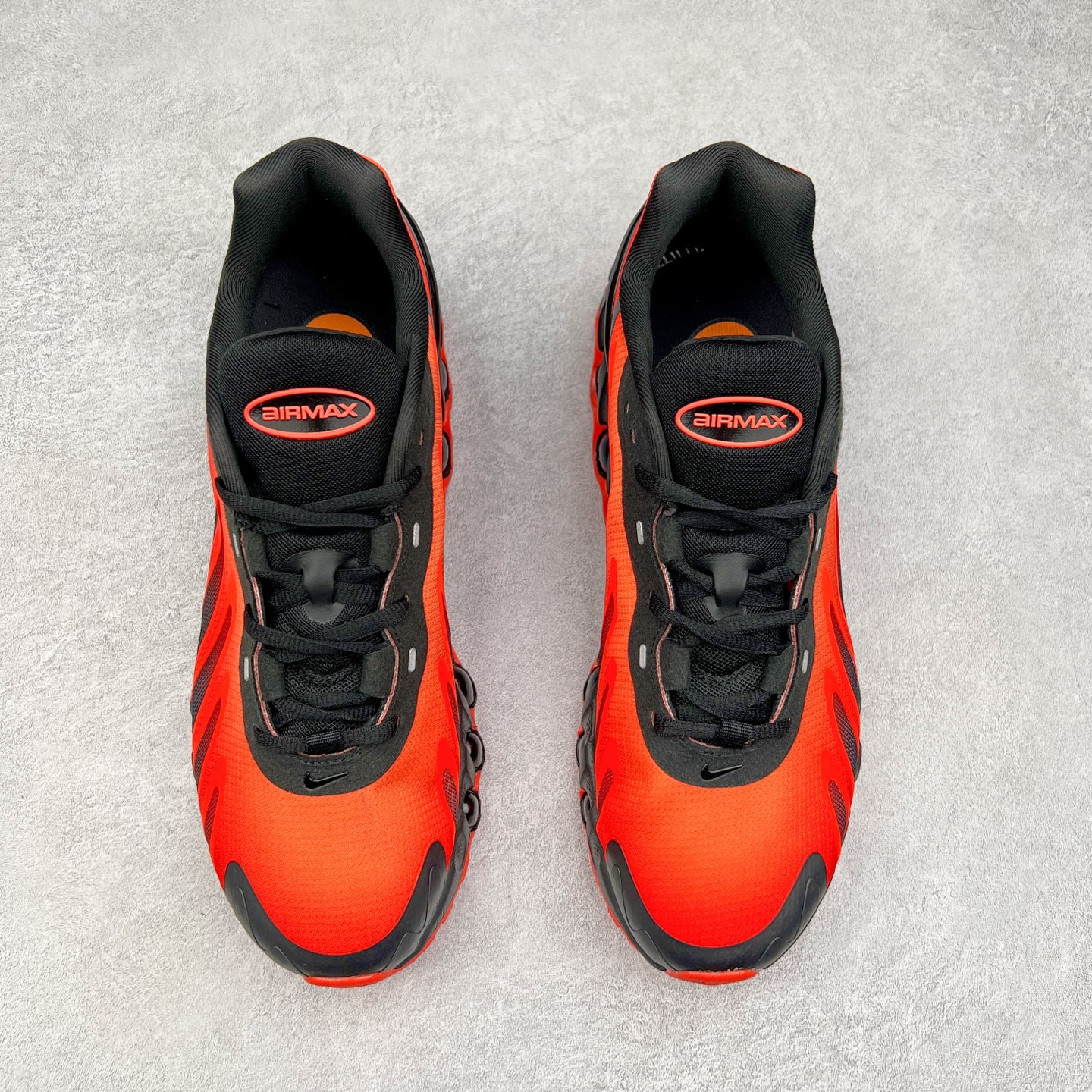 图片[2]-NK Air Max DN8 全掌科技气垫缓震运动跑鞋 FQ7860-004 DN8的核心亮点在于其八腔气垫结构 根据不同部位设定的气压值专为行走设计 提供卓越的舒适感 鞋面的设计让人联想到上世纪90年代末至2000年代初的多款Air Max 中底上系列圆形孔洞引发了热议 不少人将其与竞争品牌的缓震技术进行比较 例如K-SWISS 2010年代初推出的Tubes技 及以多孔鞋底闻名的品牌 尺码：36 36.5 37.5 38 38.5 39 40 40.5 41 42 42.5 43 44 44.5 45-选品中心