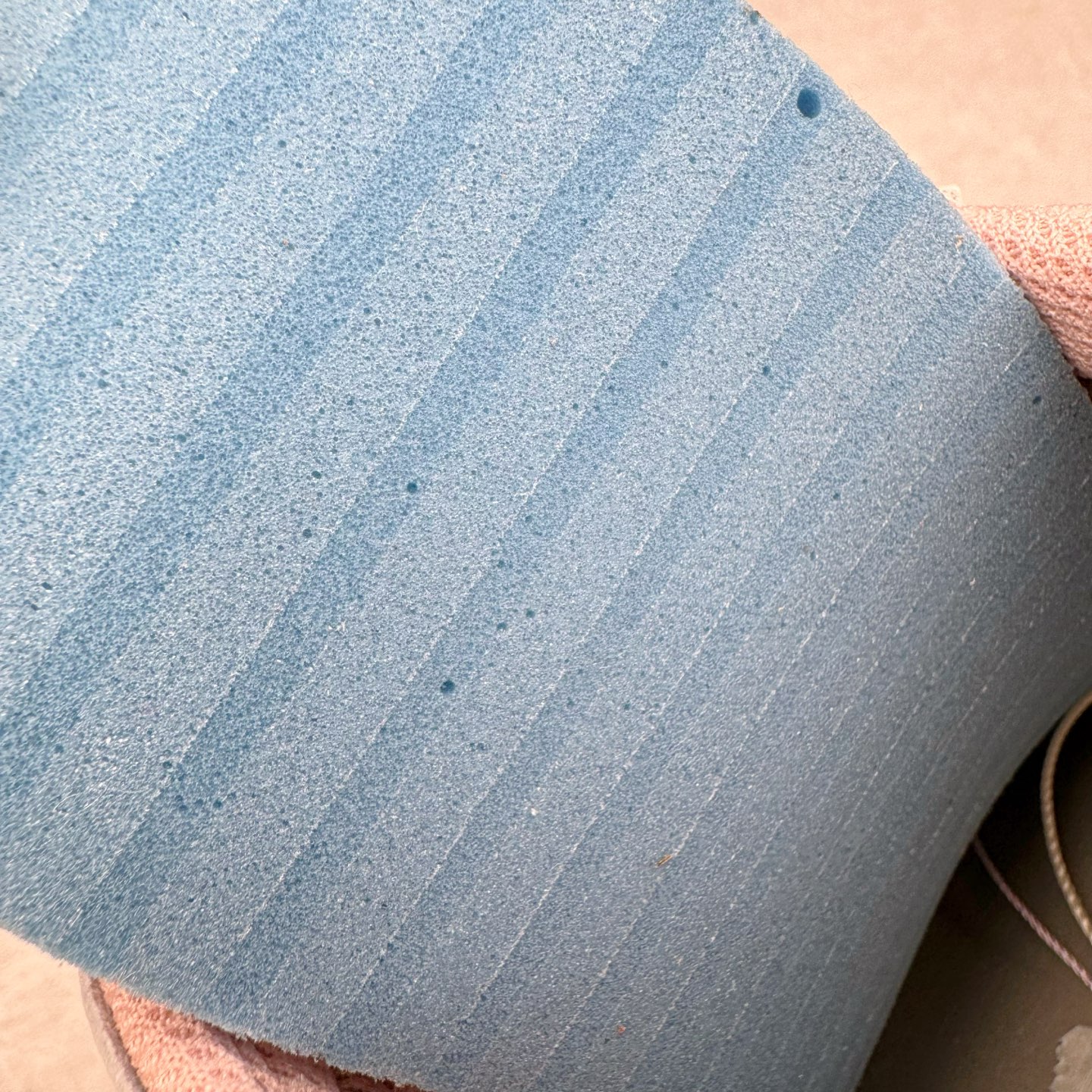 图片[11]-＃XC纯原 Travis Scott x Air Jordan AJ1 Low OG SP TS联名9.0 白粉倒钩低帮 DM7866-600 XC原厂全套原楦原纸板冲刀磨具开发 原厂皮料加持 原厂港宝加持定型后跟R度完美 同源原厂电绣 鬼脸飞翼针数密度立体效果一致 百分百一致原鞋 原厂拉帮工艺 针距密度一致 后跟弧度收口自然不对折 极致一眼正品既视感 进口玻璃冲刀皮料裁剪零毛边 全鞋电脑针车工艺 品控清洁度最高QC检验标准 免检产品 原厂订购鞋盒、鞋标、防尘纸、鞋撑、鞋带 追求极致的原厂味道 尺码：36 36.5 37.5 38 38.5 39 40 40.5 41 42 42.5 43 44 44.5 45 46 47.5-选品中心