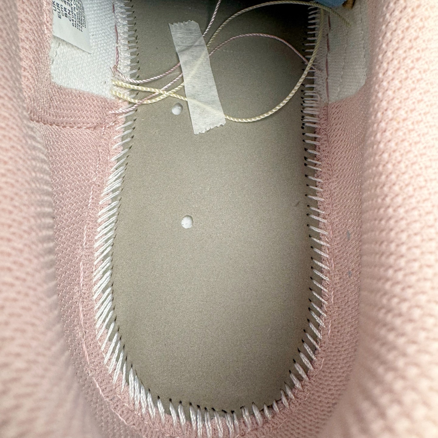 图片[10]-＃XC纯原 Travis Scott x Air Jordan AJ1 Low OG SP TS联名9.0 白粉倒钩低帮 DM7866-600 XC原厂全套原楦原纸板冲刀磨具开发 原厂皮料加持 原厂港宝加持定型后跟R度完美 同源原厂电绣 鬼脸飞翼针数密度立体效果一致 百分百一致原鞋 原厂拉帮工艺 针距密度一致 后跟弧度收口自然不对折 极致一眼正品既视感 进口玻璃冲刀皮料裁剪零毛边 全鞋电脑针车工艺 品控清洁度最高QC检验标准 免检产品 原厂订购鞋盒、鞋标、防尘纸、鞋撑、鞋带 追求极致的原厂味道 尺码：36 36.5 37.5 38 38.5 39 40 40.5 41 42 42.5 43 44 44.5 45 46 47.5-选品中心