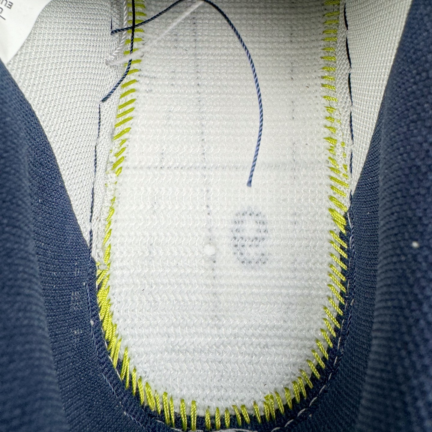 图片[11]-＃纯原 NK Air Force 1 Low \’07 空军一号低帮经典板鞋 白蓝 HM9483-001 大厂出品 同步官方全新版本 不规则波浪大底咬花 全鞋电脑针车 工整有序 视觉效果满分 原厂拉帮手法 标准四线 密度针距针孔大小控制到位 原装反口里网布海绵 正确卡色网眼大小 新版鞋撑改用纸团代替 原厂港宝加持完美还原灵魂版型 原盒原配从里到外百分百还原 原厂全头层原厂皮料 原标原盒 内置Sole气垫 中底白色背胶 中底划线 已经无限的接近公司 原厂楦头 原厂刺绣 后跟弧度修正 独家私模 尺码：35.5 36 36.5 37.5 38 38.5 39 40 40.5 41 42 42.5 43 44 44.5 45 46-选品中心