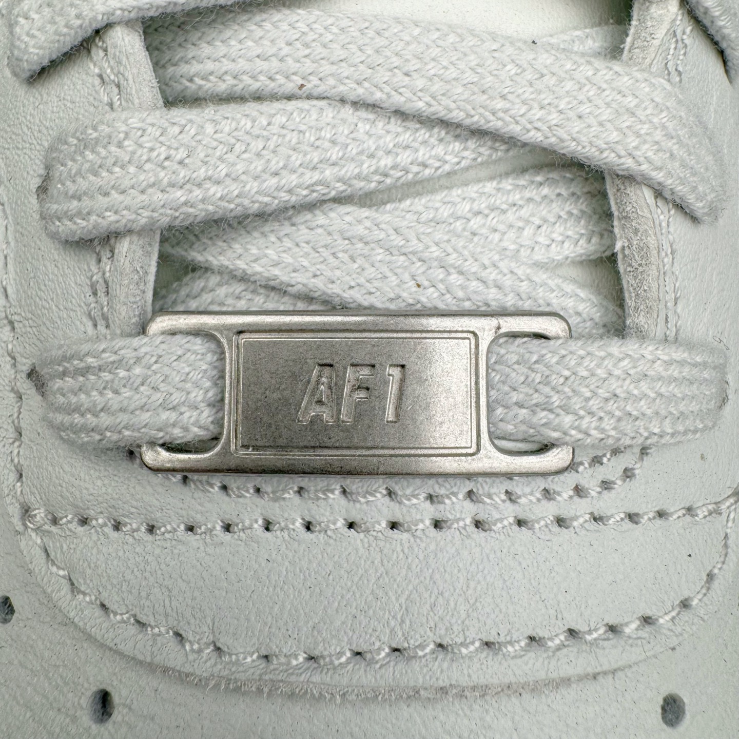 图片[15]-＃纯原 NK Air Force 1 Low \’07 空军一号低帮经典板鞋 白蓝 HM9483-001 大厂出品 同步官方全新版本 不规则波浪大底咬花 全鞋电脑针车 工整有序 视觉效果满分 原厂拉帮手法 标准四线 密度针距针孔大小控制到位 原装反口里网布海绵 正确卡色网眼大小 新版鞋撑改用纸团代替 原厂港宝加持完美还原灵魂版型 原盒原配从里到外百分百还原 原厂全头层原厂皮料 原标原盒 内置Sole气垫 中底白色背胶 中底划线 已经无限的接近公司 原厂楦头 原厂刺绣 后跟弧度修正 独家私模 尺码：35.5 36 36.5 37.5 38 38.5 39 40 40.5 41 42 42.5 43 44 44.5 45 46-选品中心